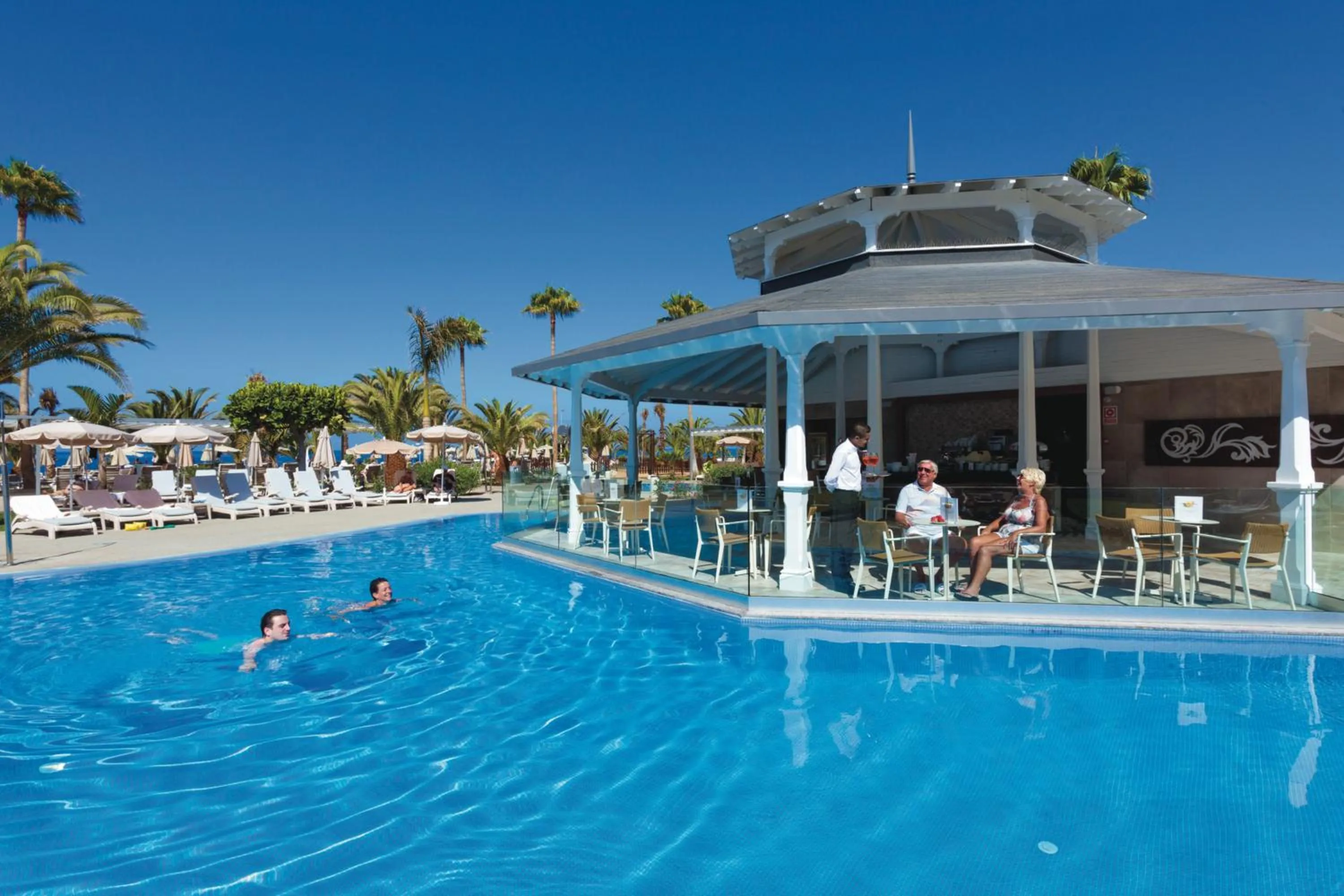 Swimming pool in Hotel Riu Palace Tenerife