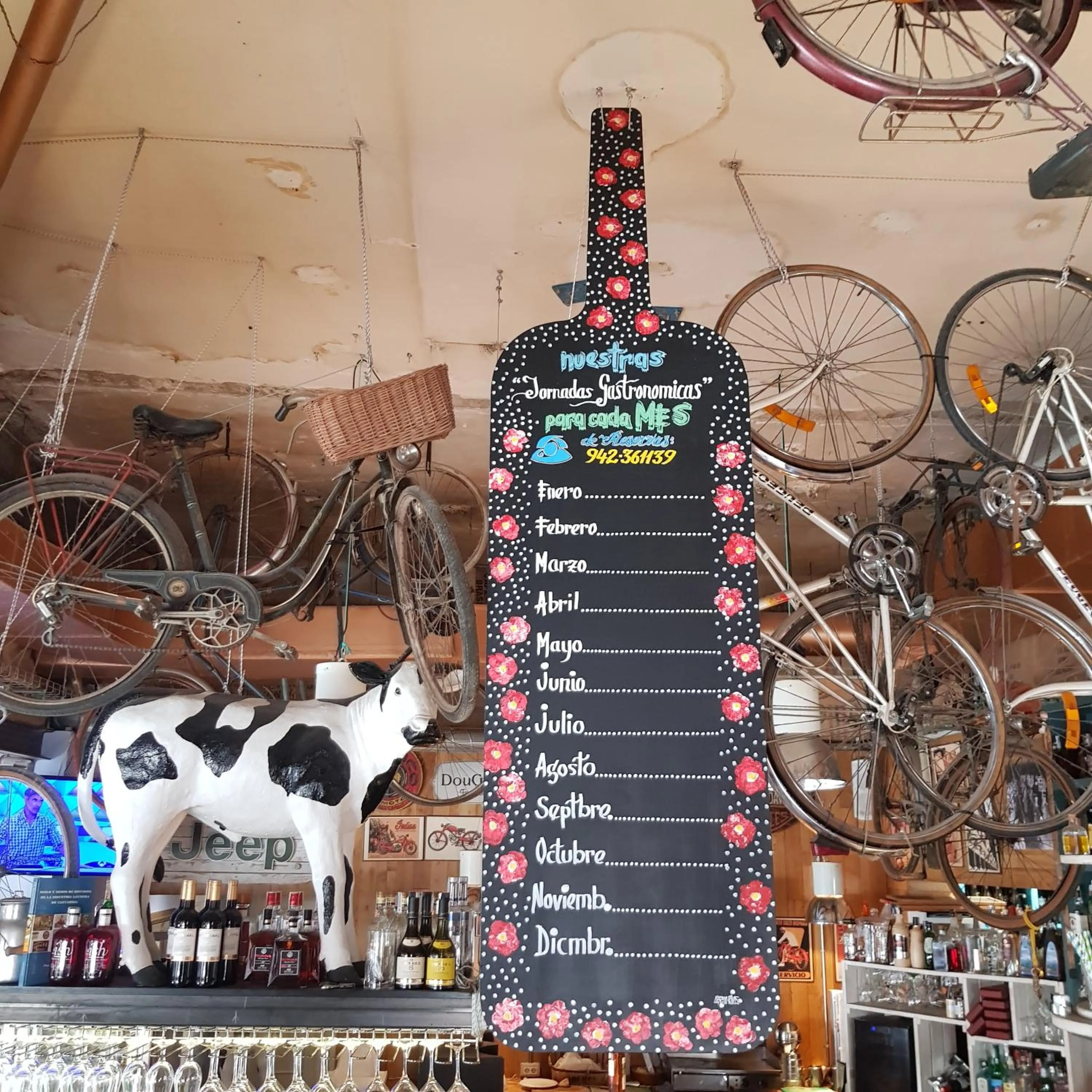 Restaurant/places to eat in El Hostel & CO