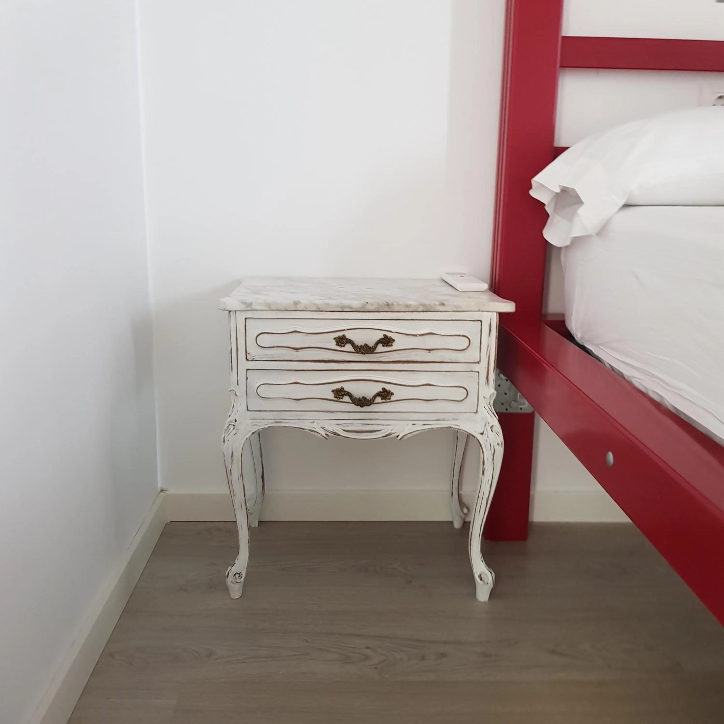 Photo of the whole room, Bed in El Hostel & CO