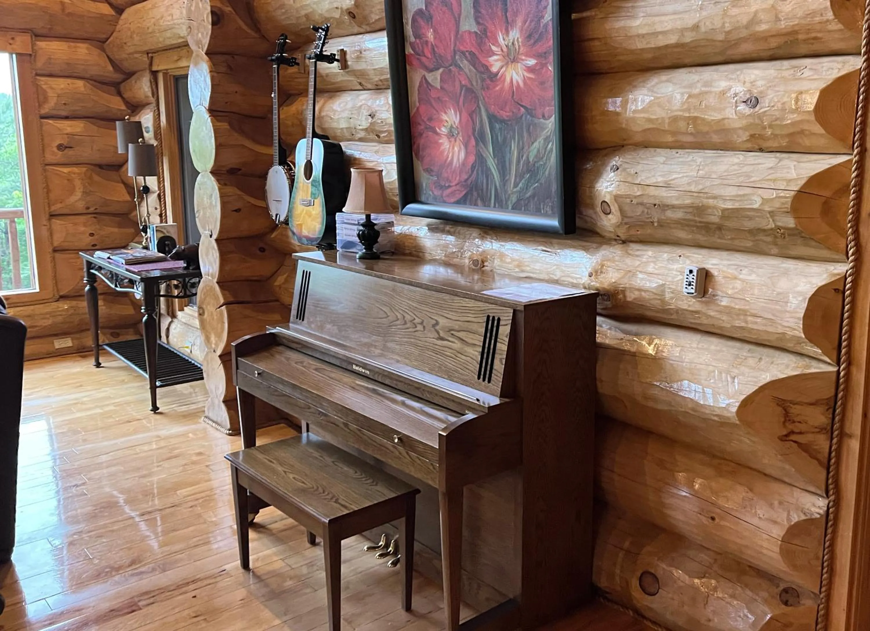 Living room in Big Bear Ridge Lodge - Breathtaking mountain views and private forest scenes in amazing large log cabin