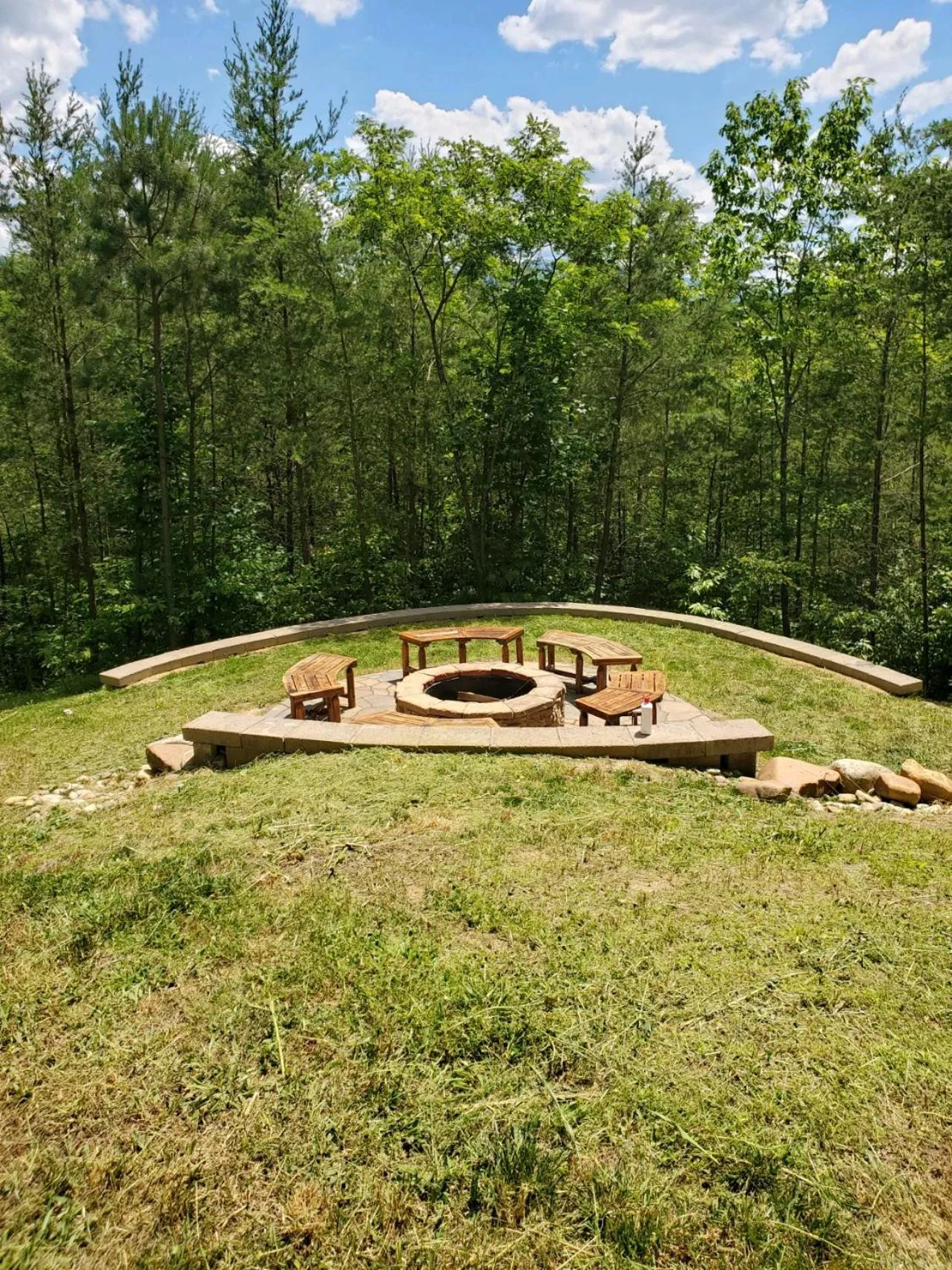 Garden in Big Bear Ridge Lodge - Breathtaking mountain views and private forest scenes in amazing large log cabin