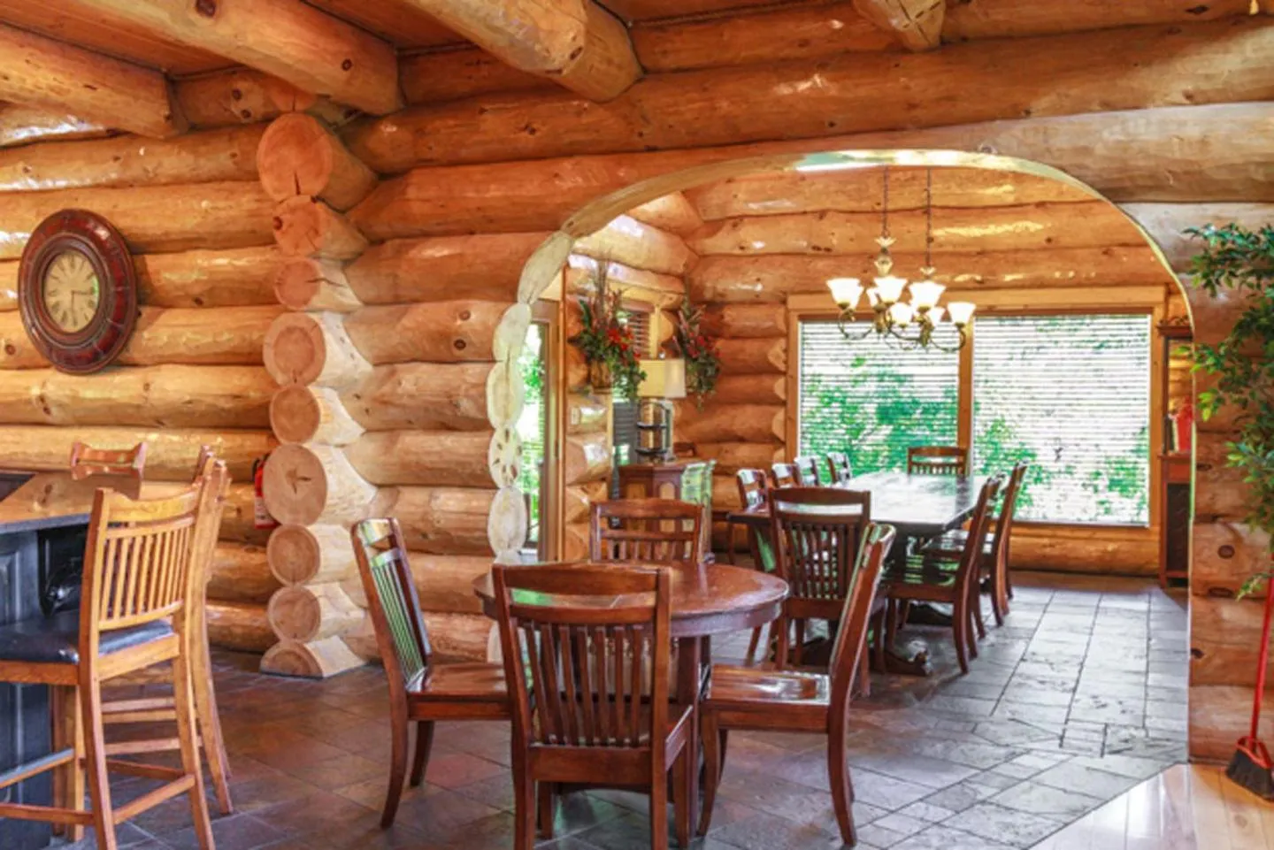 Dining area in Big Bear Ridge Lodge - Breathtaking mountain views and private forest scenes in amazing large log cabin