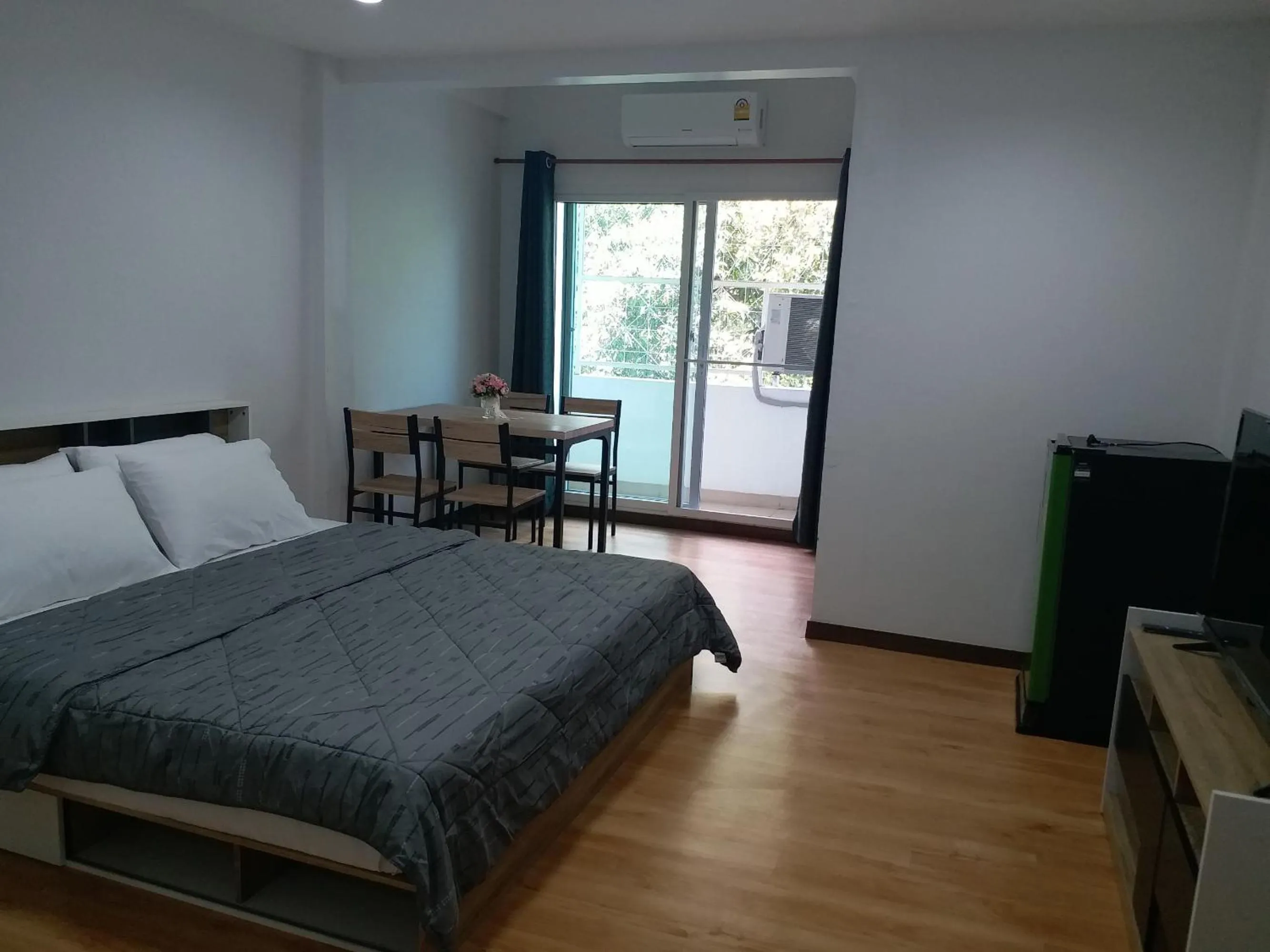 Bedroom, Bed in DD Garden Apartment 2