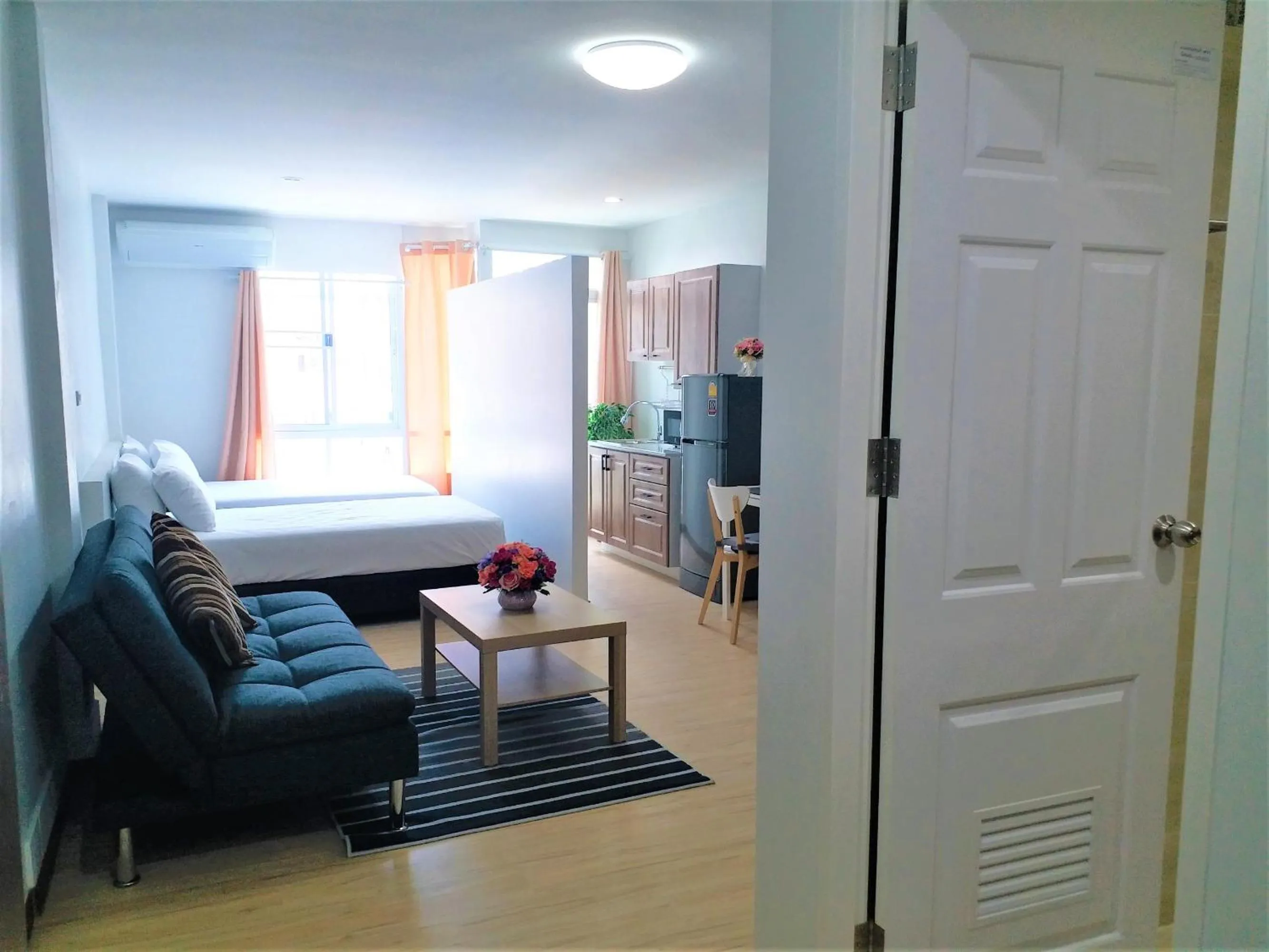 Kitchen or kitchenette, Bed in DD Garden Apartment 2