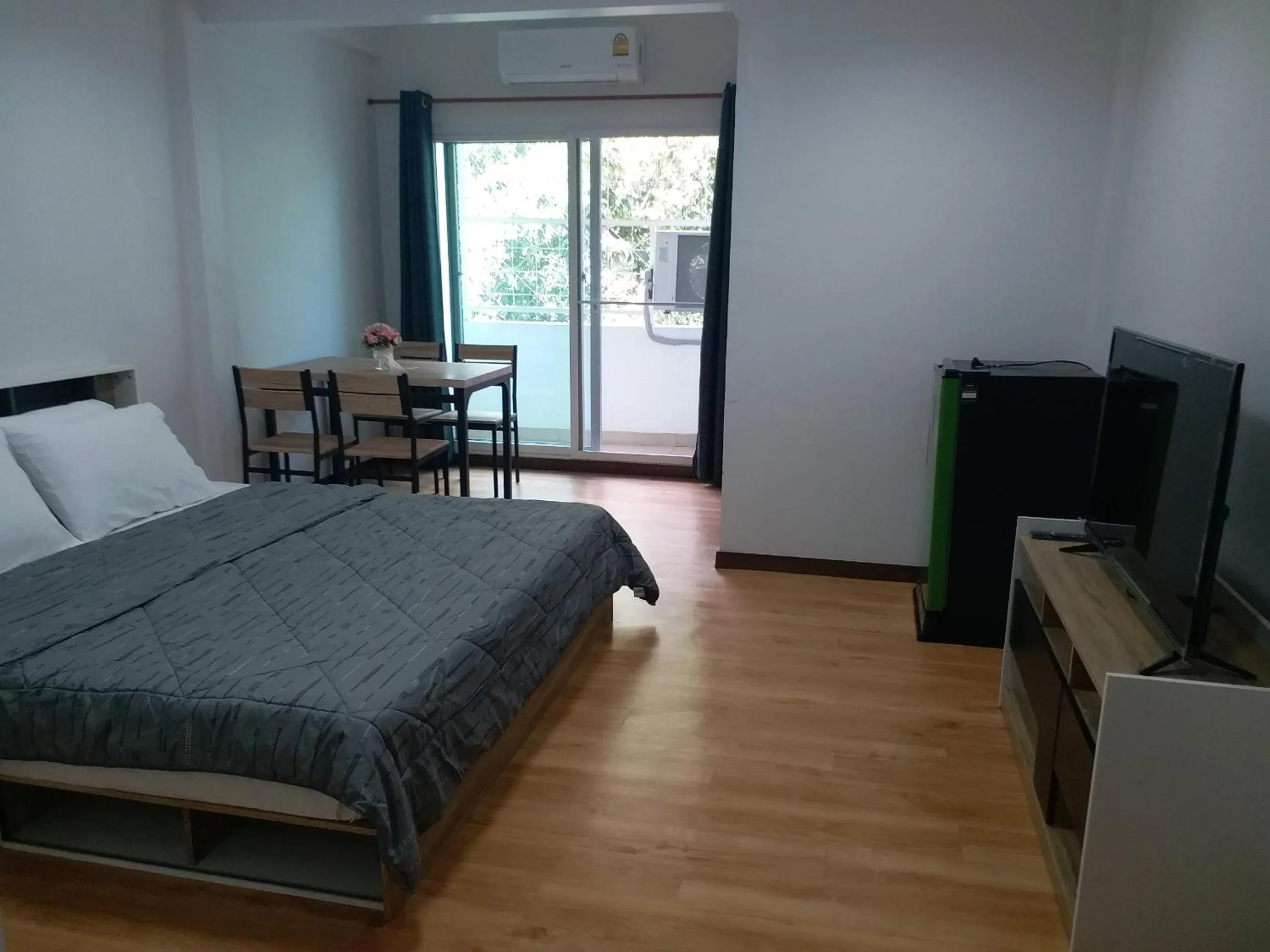 Bedroom, Bed in DD Garden Apartment 2