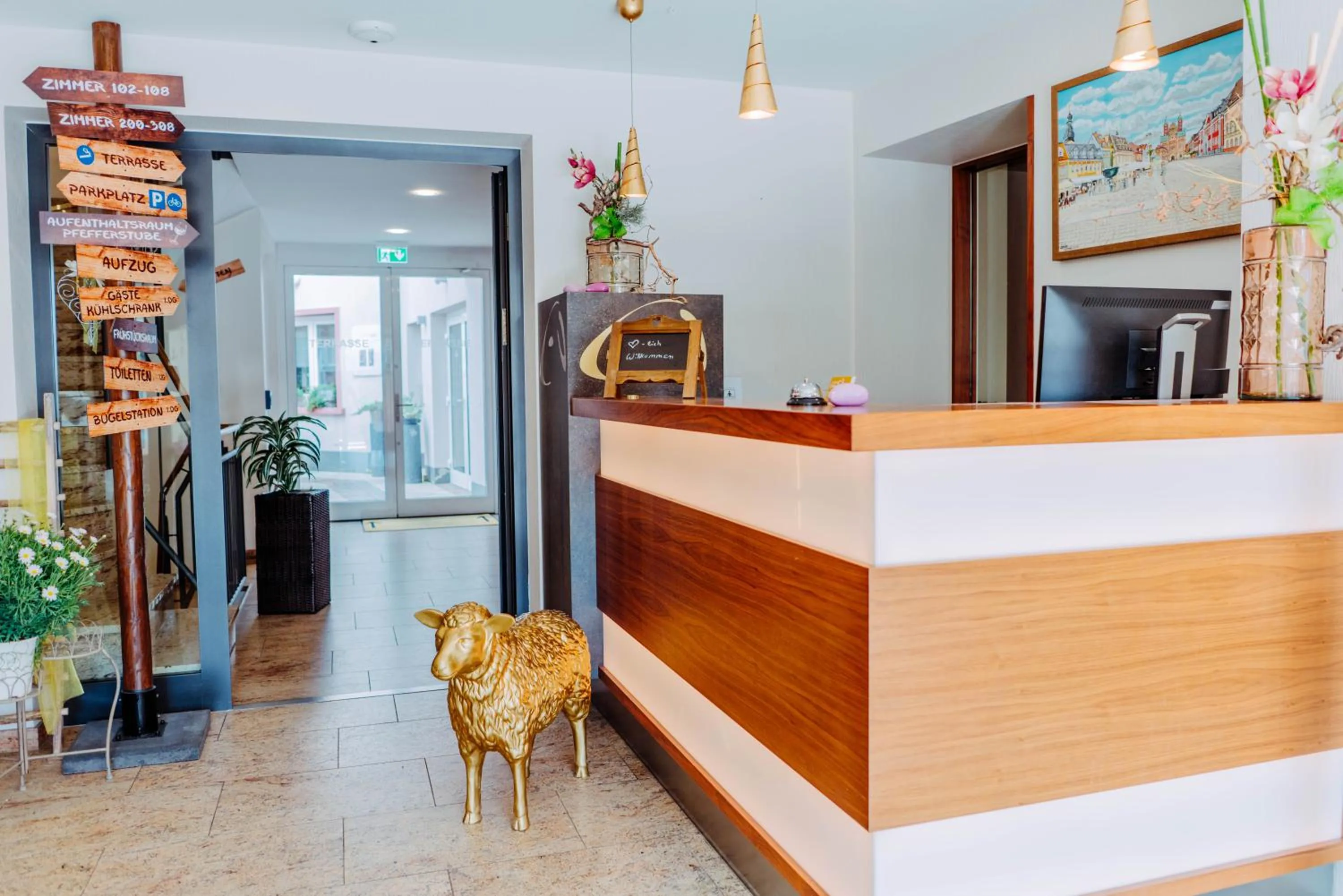 Lobby or reception in Garni-Hotel Goldenes Lamm