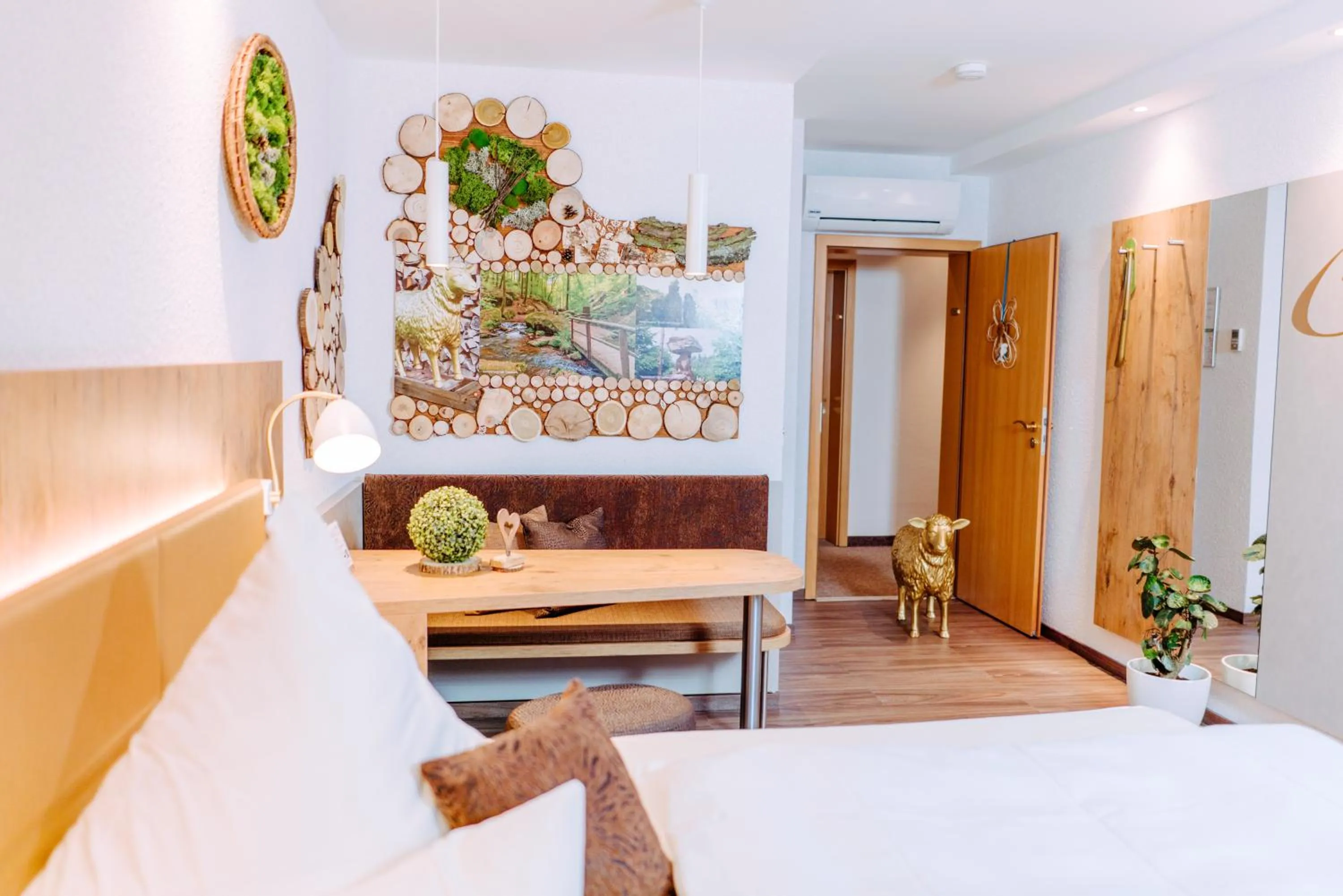 Photo of the whole room, Bed in Garni-Hotel Goldenes Lamm