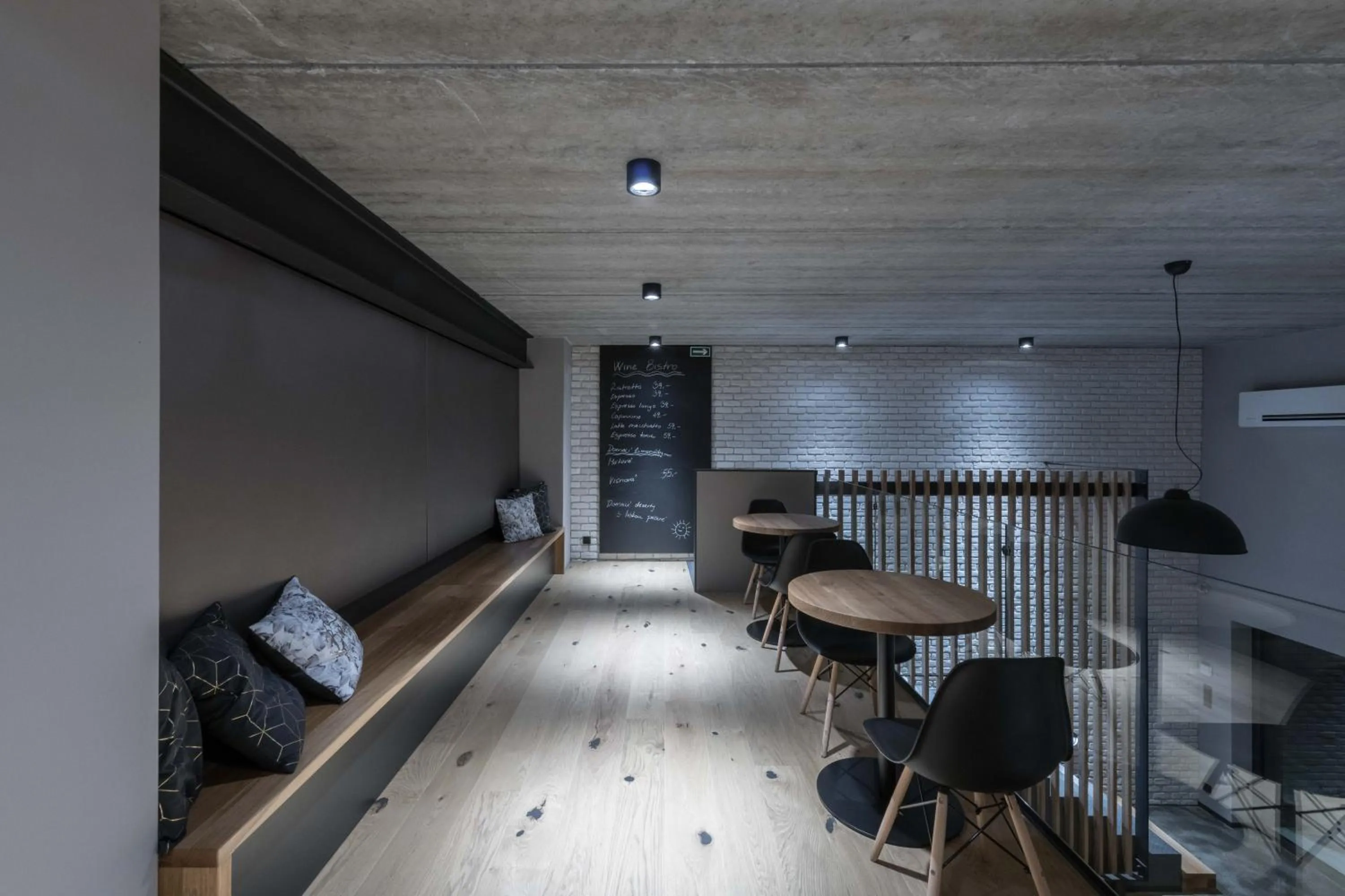 Restaurant/places to eat in Boutique Hotel Vinařství Škrobák