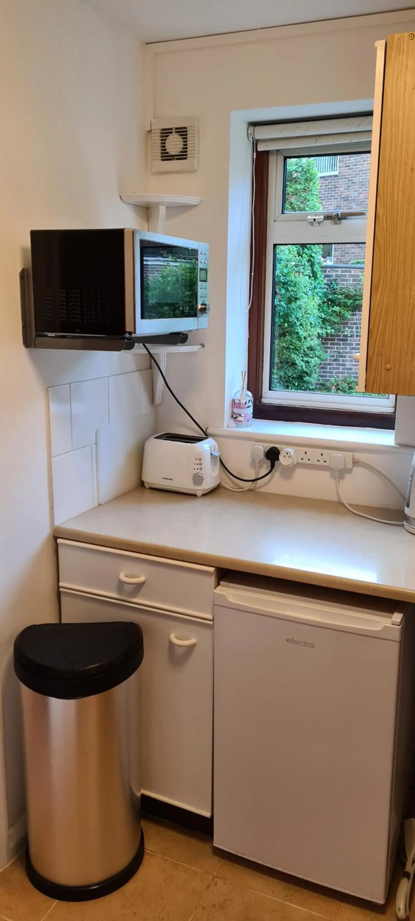 Kitchen or kitchenette in Studio Garden Flat