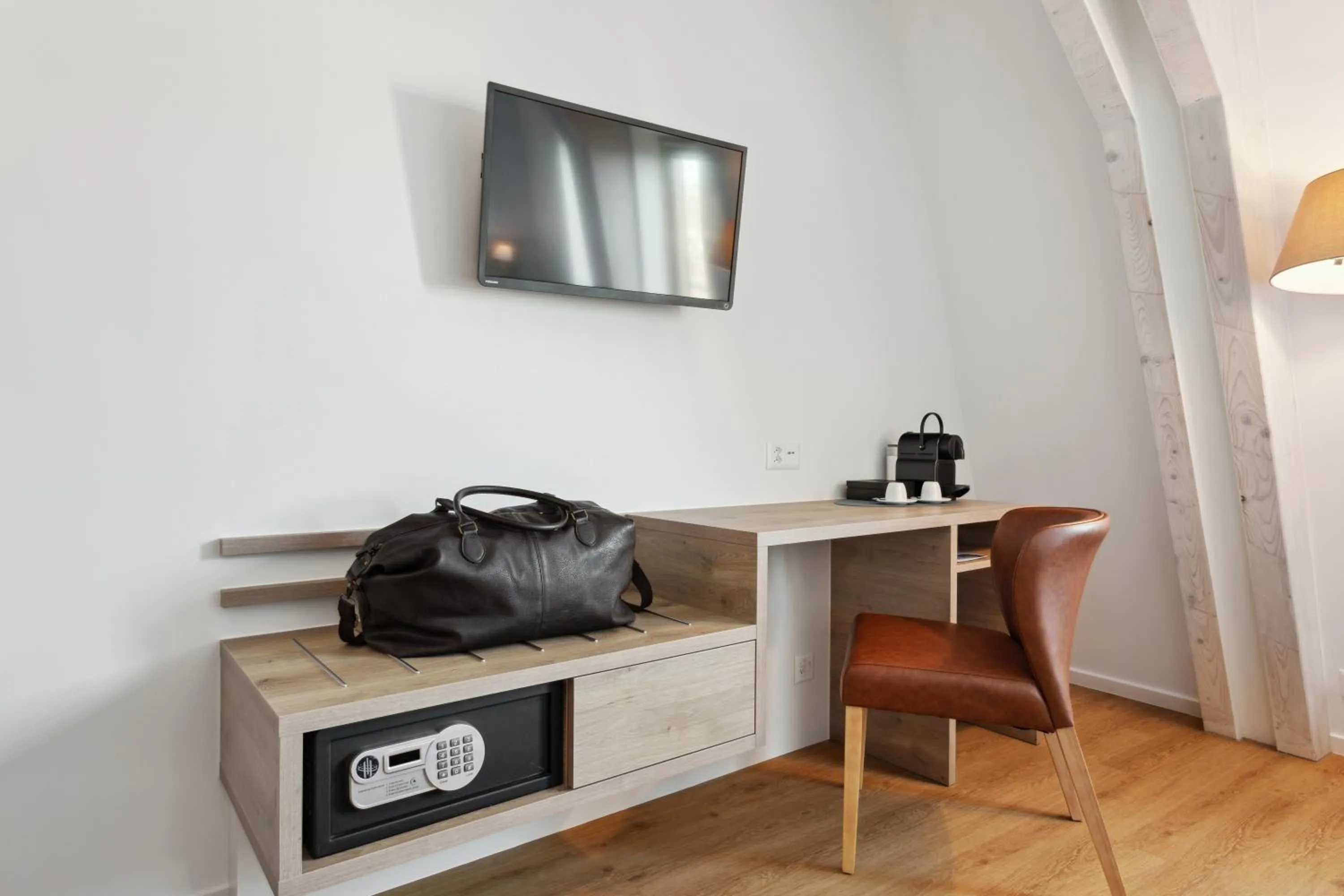 hair dresser in Hôtel de la Couronne