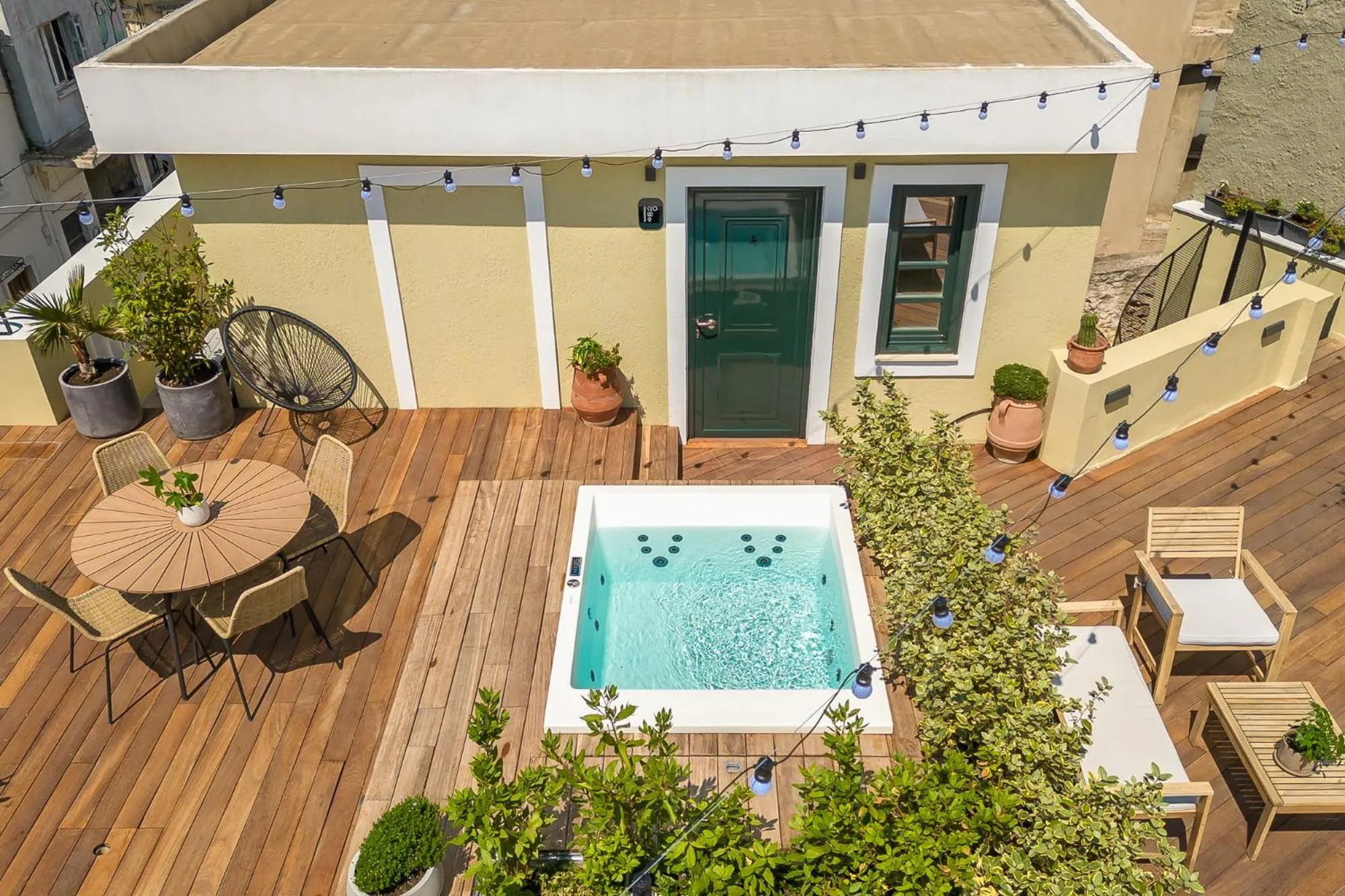 Property building in Moon And Stars Athens