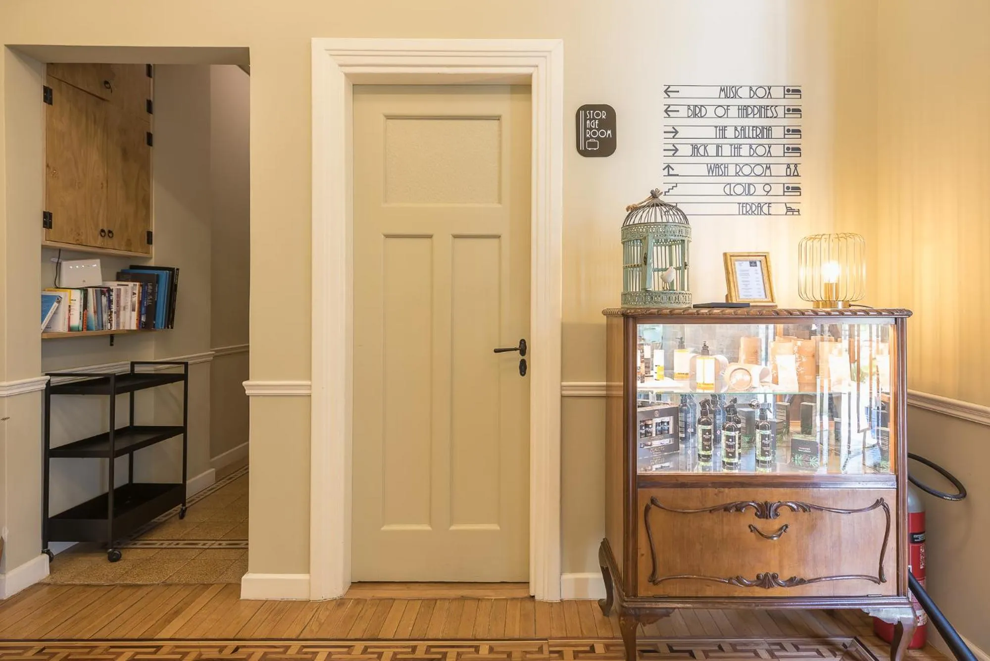 hair dresser in Moon And Stars Athens