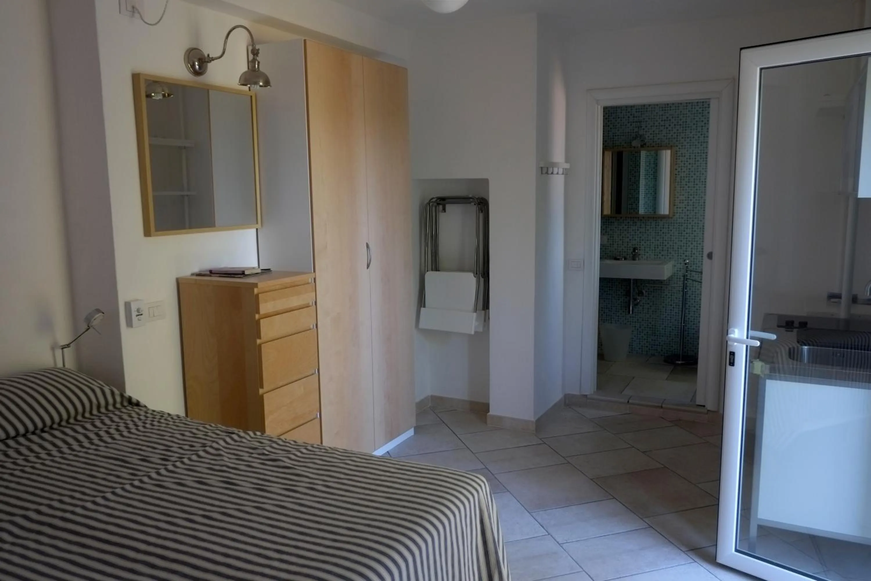 Bathroom, Bed in Carloforte Bellavista