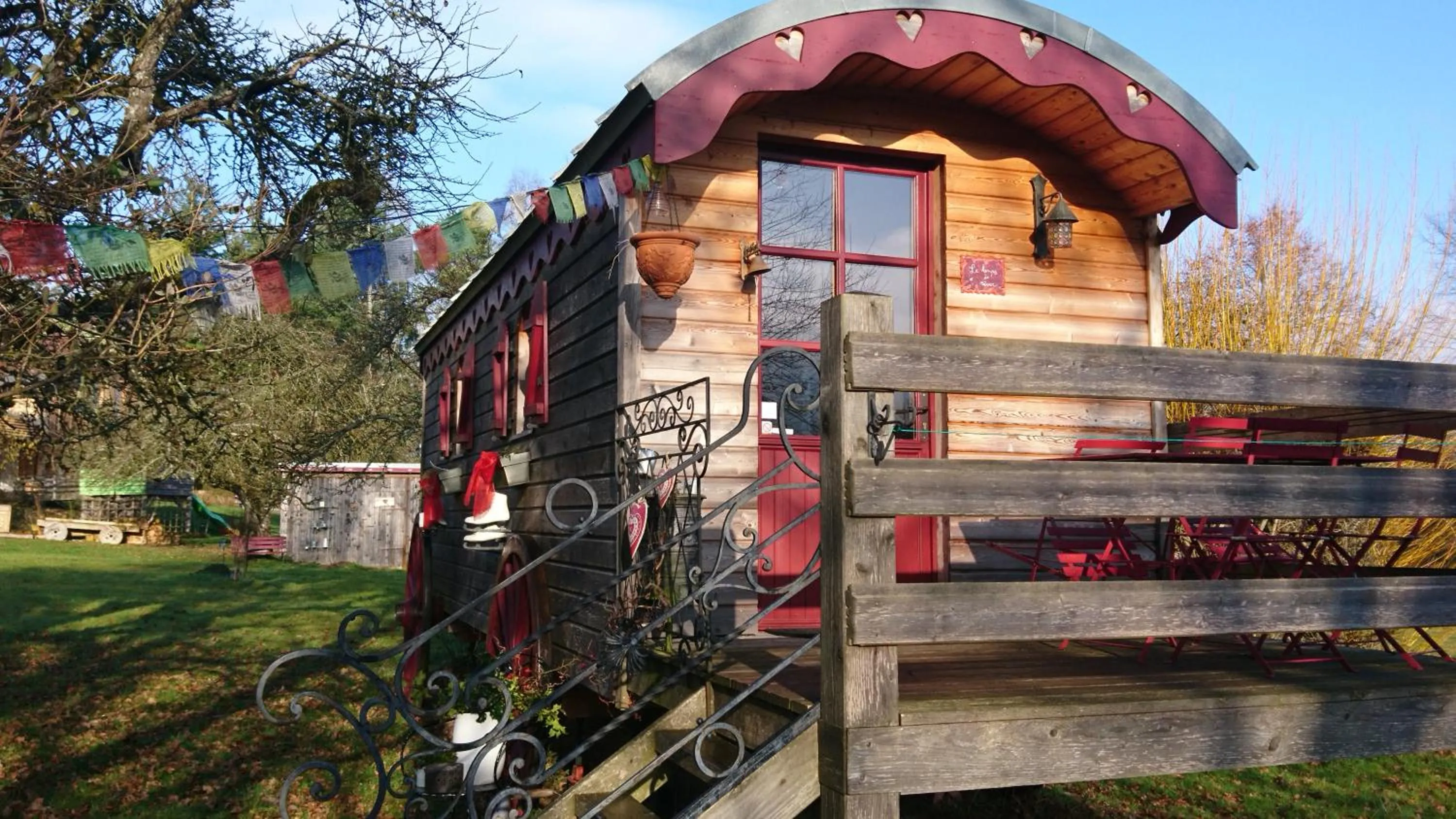 Property building in Roulotte le temps de rever