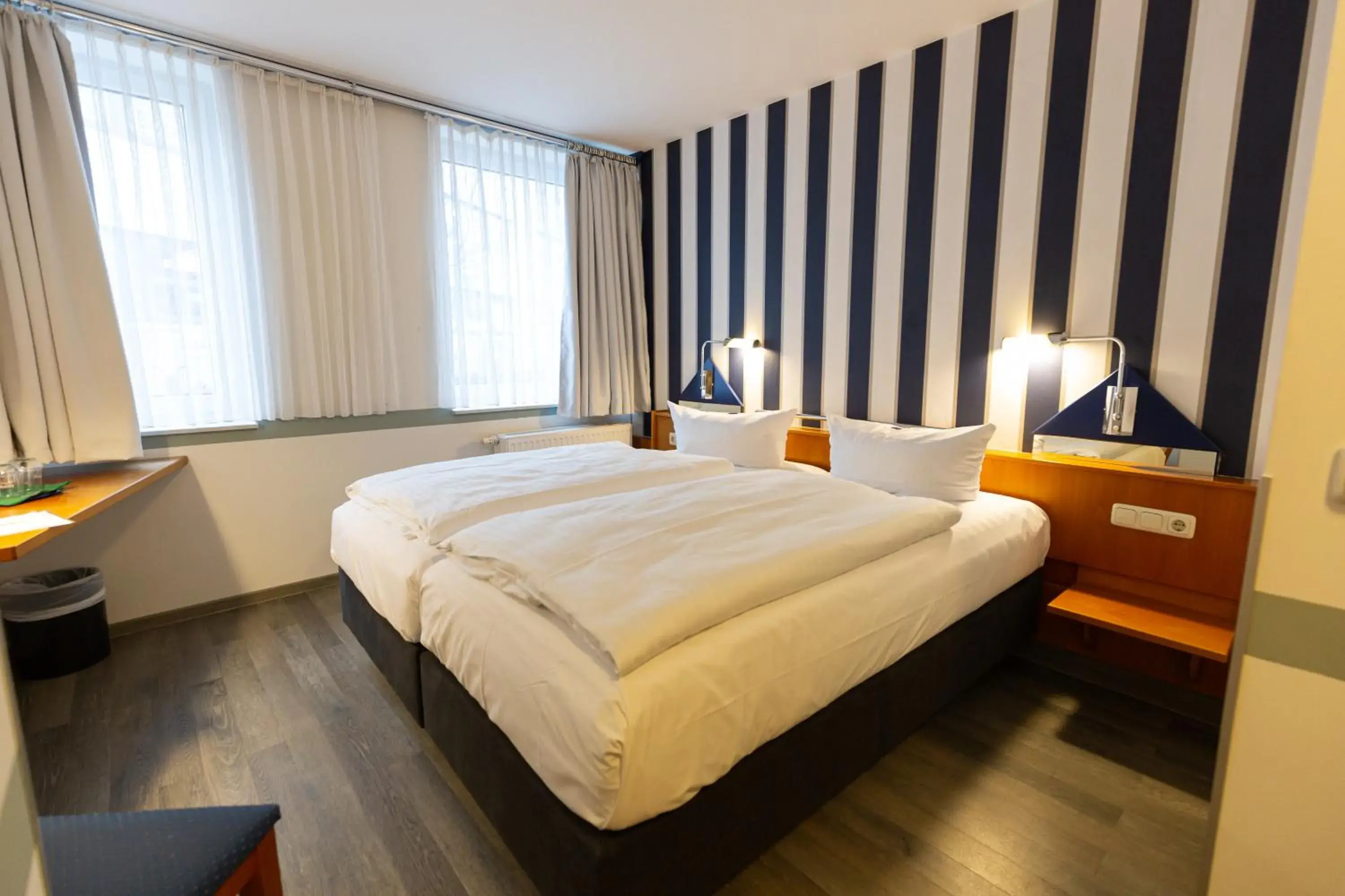 Double Room in Hotel DH VEC, sehr beliebtes & leckeres Frühstück, Self-Check-In Double Room in Hotel DH VEC, sehr beliebtes & leckeres Frühstück, Self-Check-In