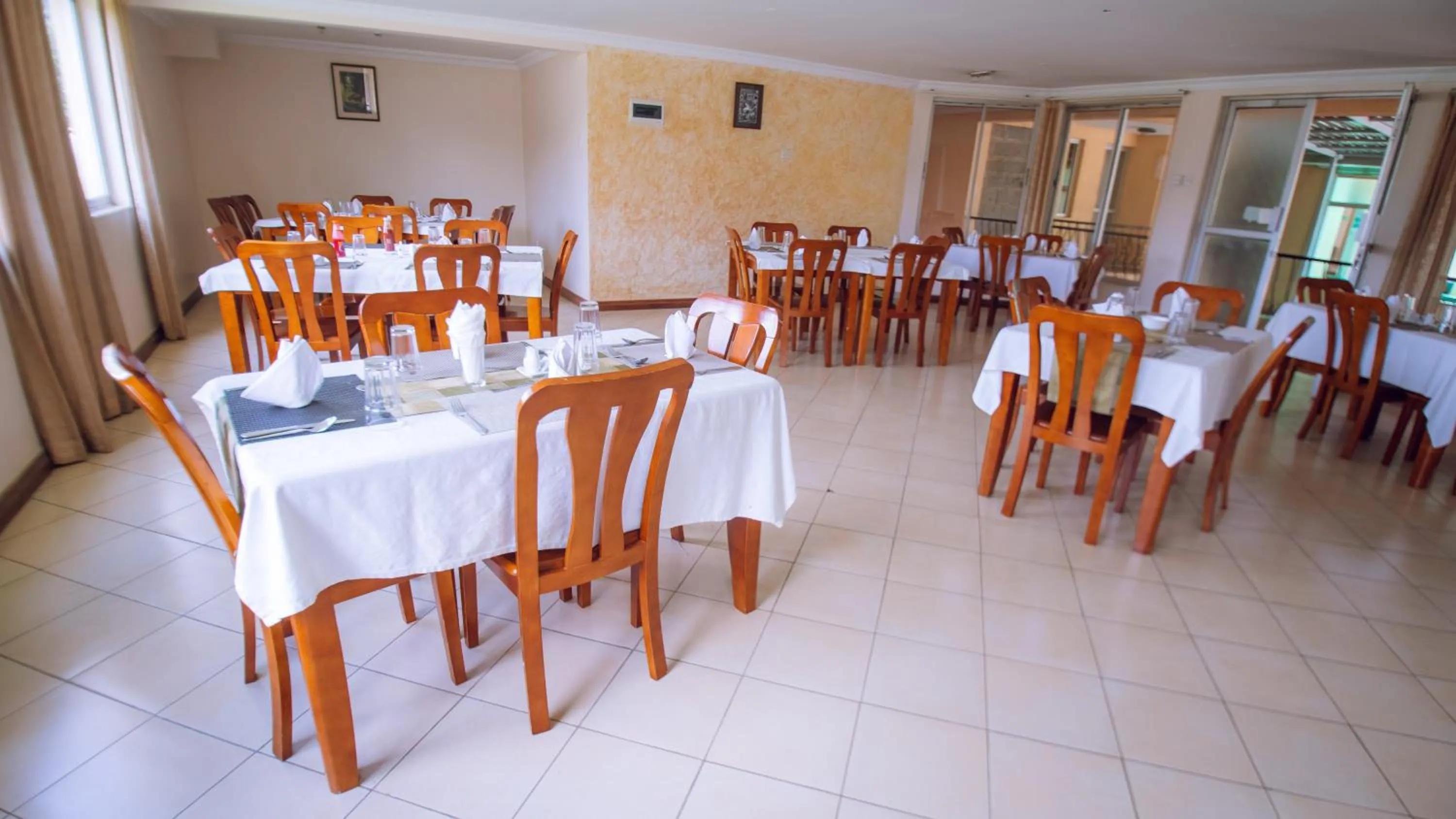 Restaurant/places to eat in Longview Suites Hotel