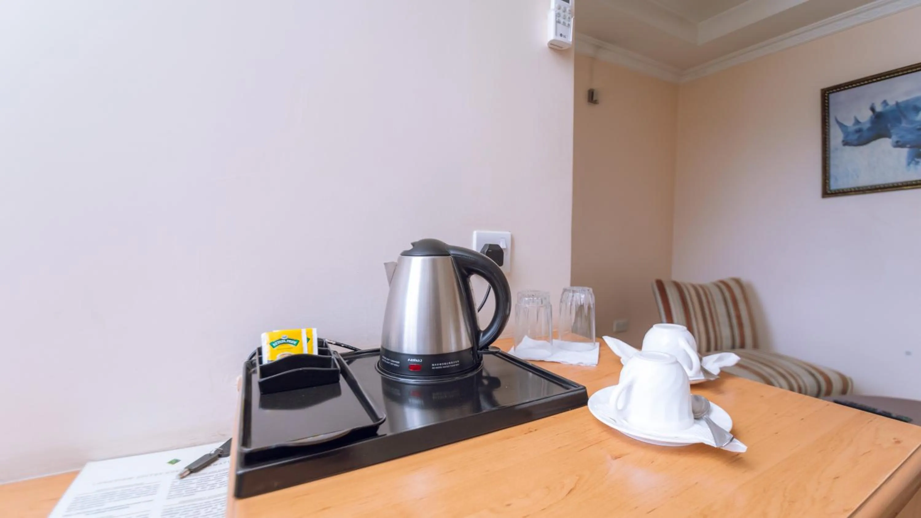 Coffee/tea facilities in Longview Suites Hotel