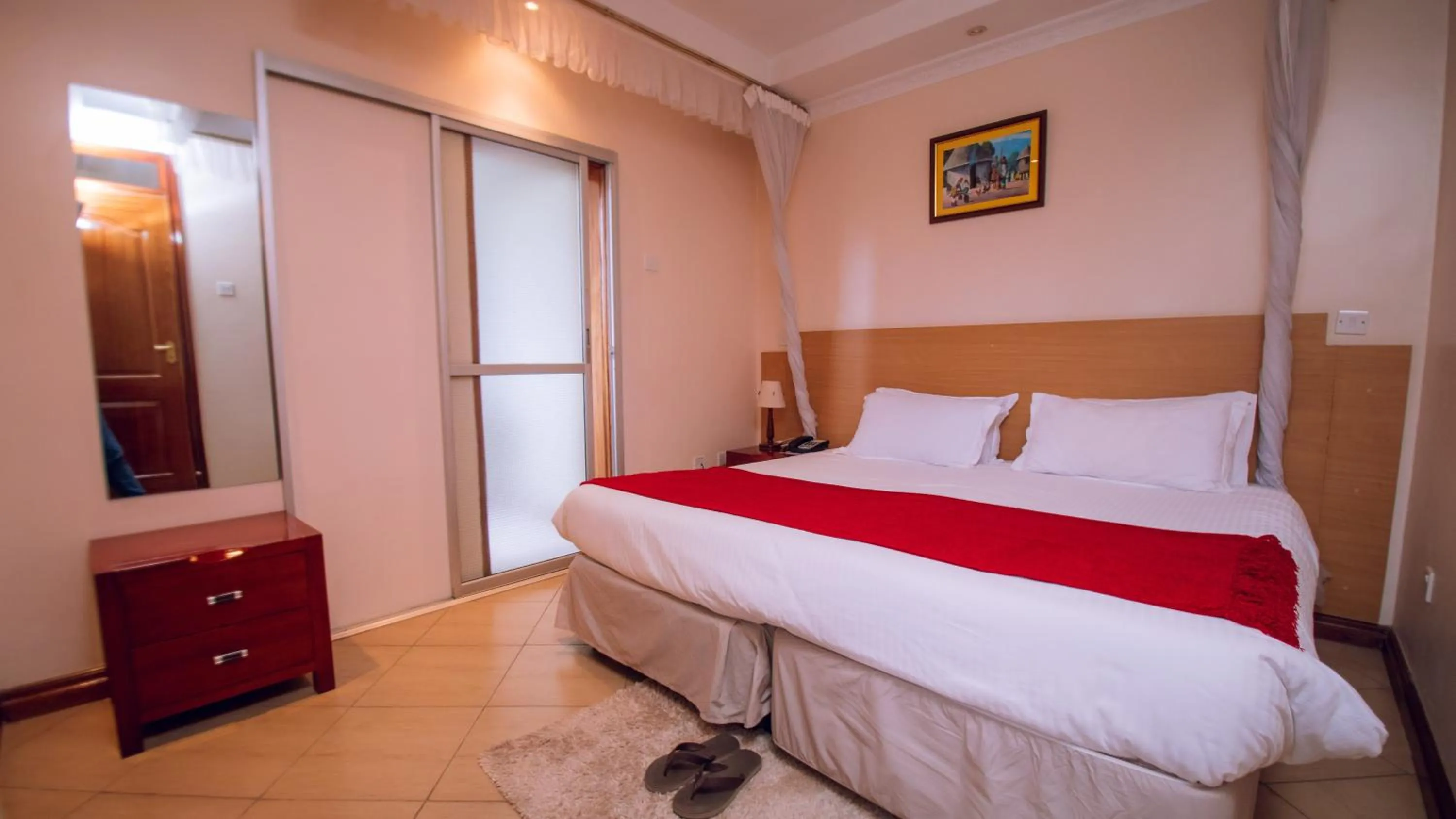 Bed in Longview Suites Hotel