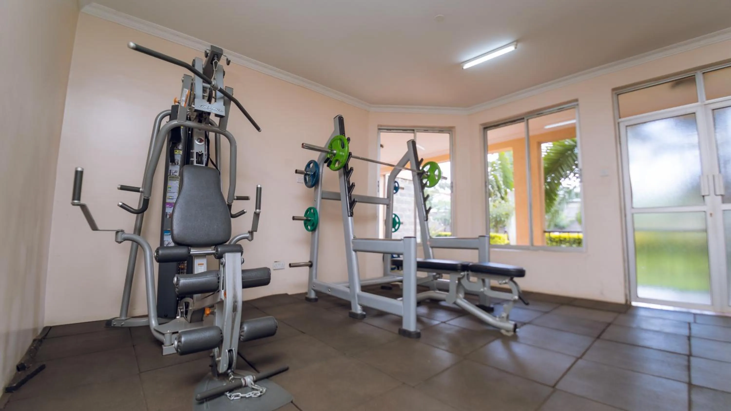 Fitness centre/facilities in Longview Suites Hotel