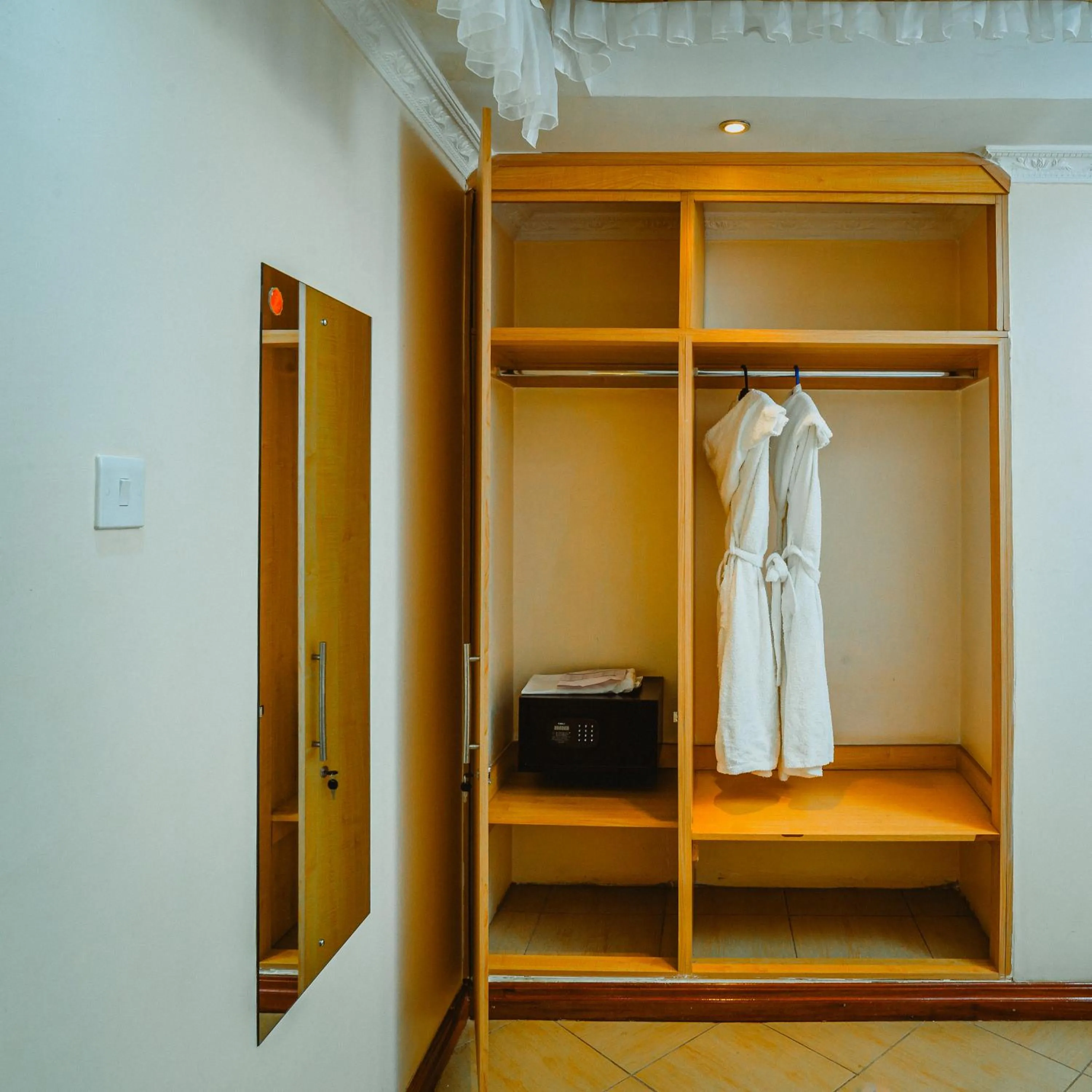 safe in Longview Suites Hotel