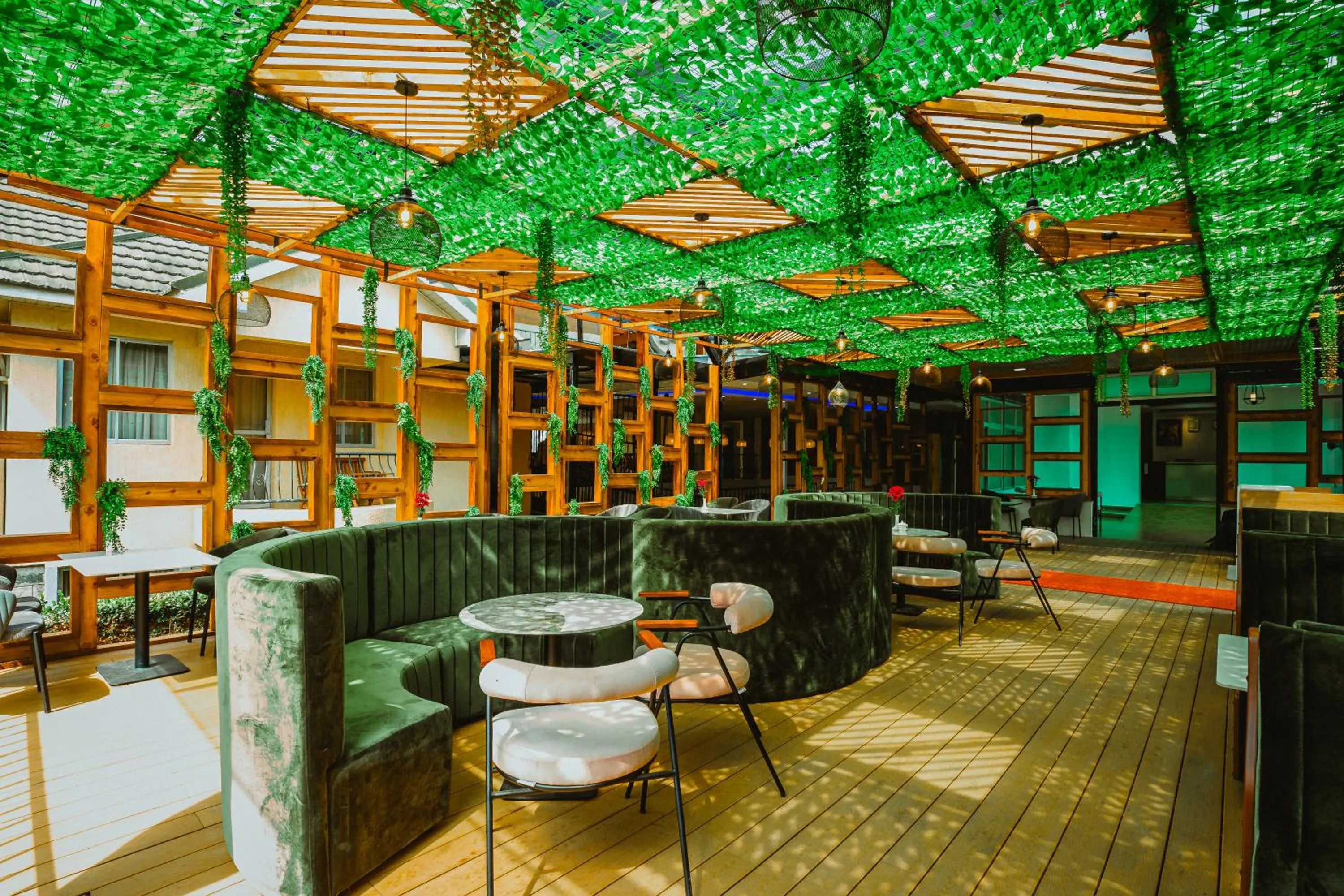 Coffee/tea facilities in Longview Suites Hotel