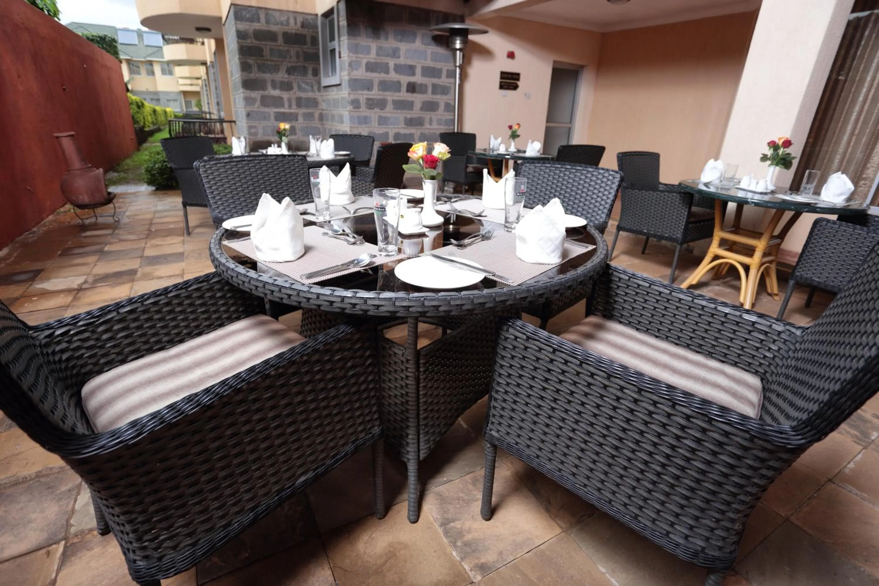 Restaurant/places to eat in Longview Suites Hotel