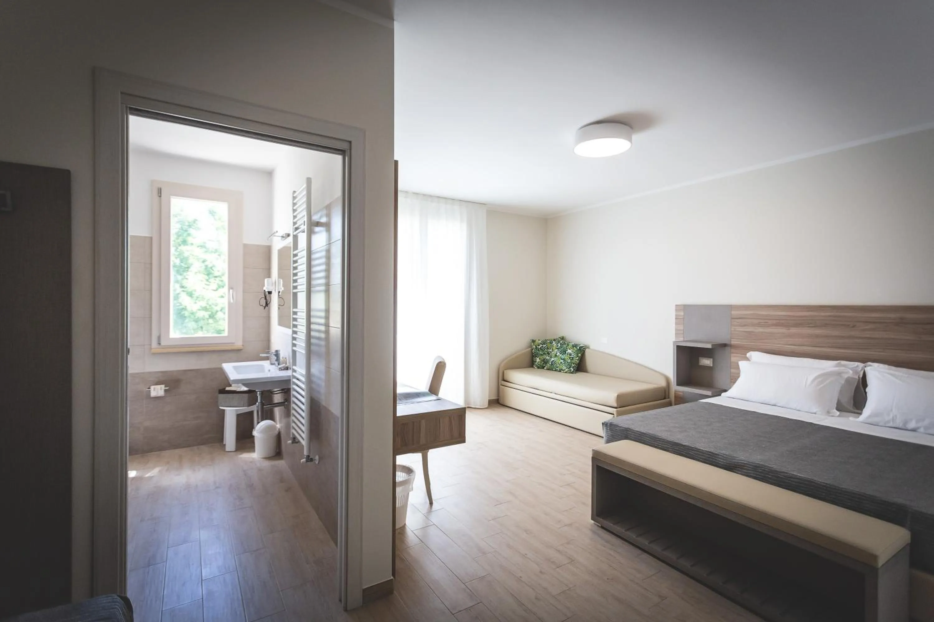 Shower, Bed in Hotel Residence Vallecorsa