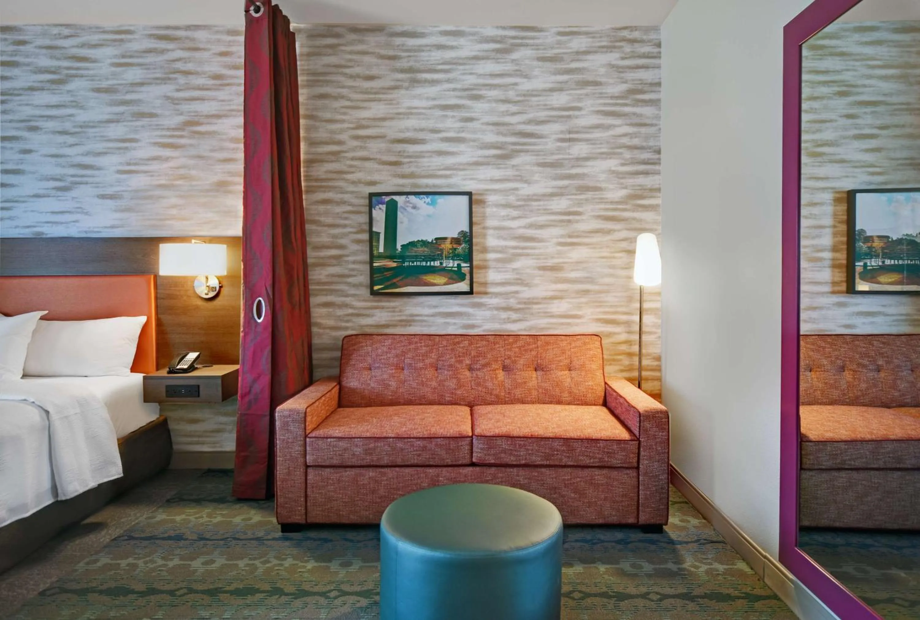 Living room, Bed in Home2 Suites By Hilton Columbus