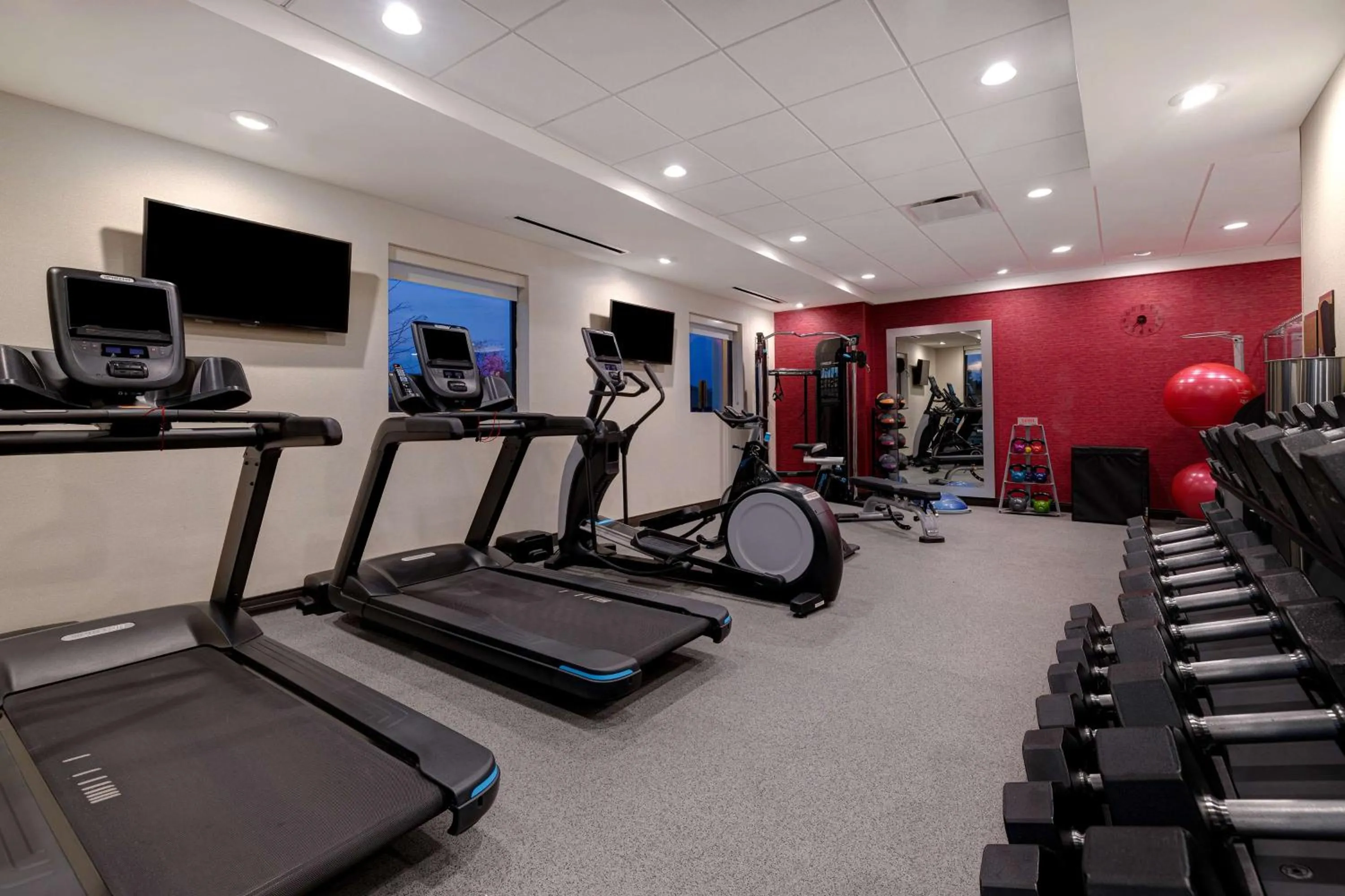 Fitness centre/facilities in Home2 Suites By Hilton DeKalb