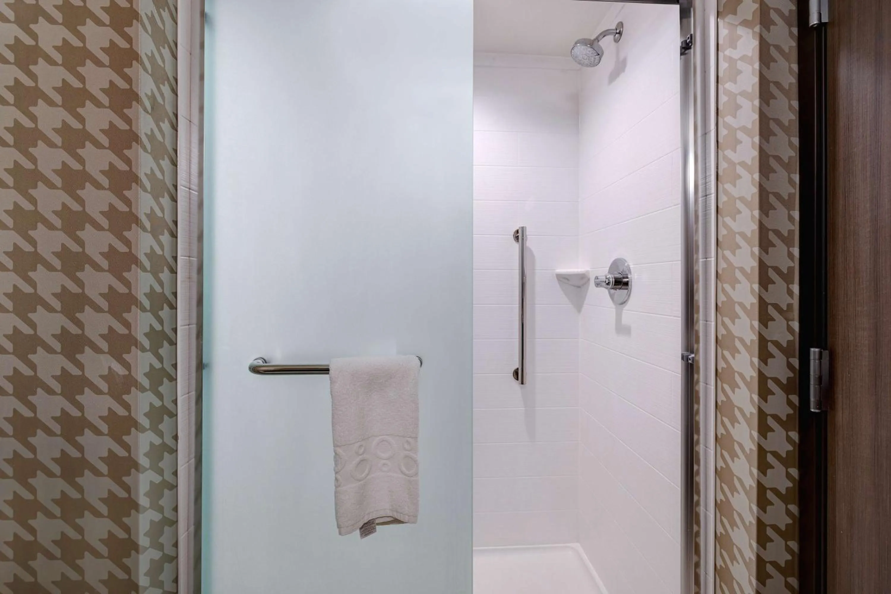 Bathroom in Home2 Suites By Hilton DeKalb