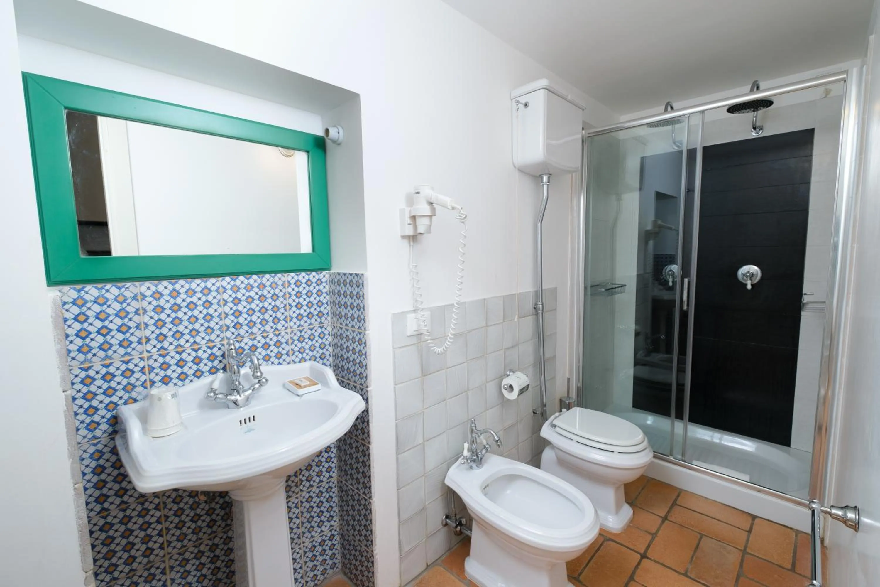 Shower in Masseria Borgo Santuri