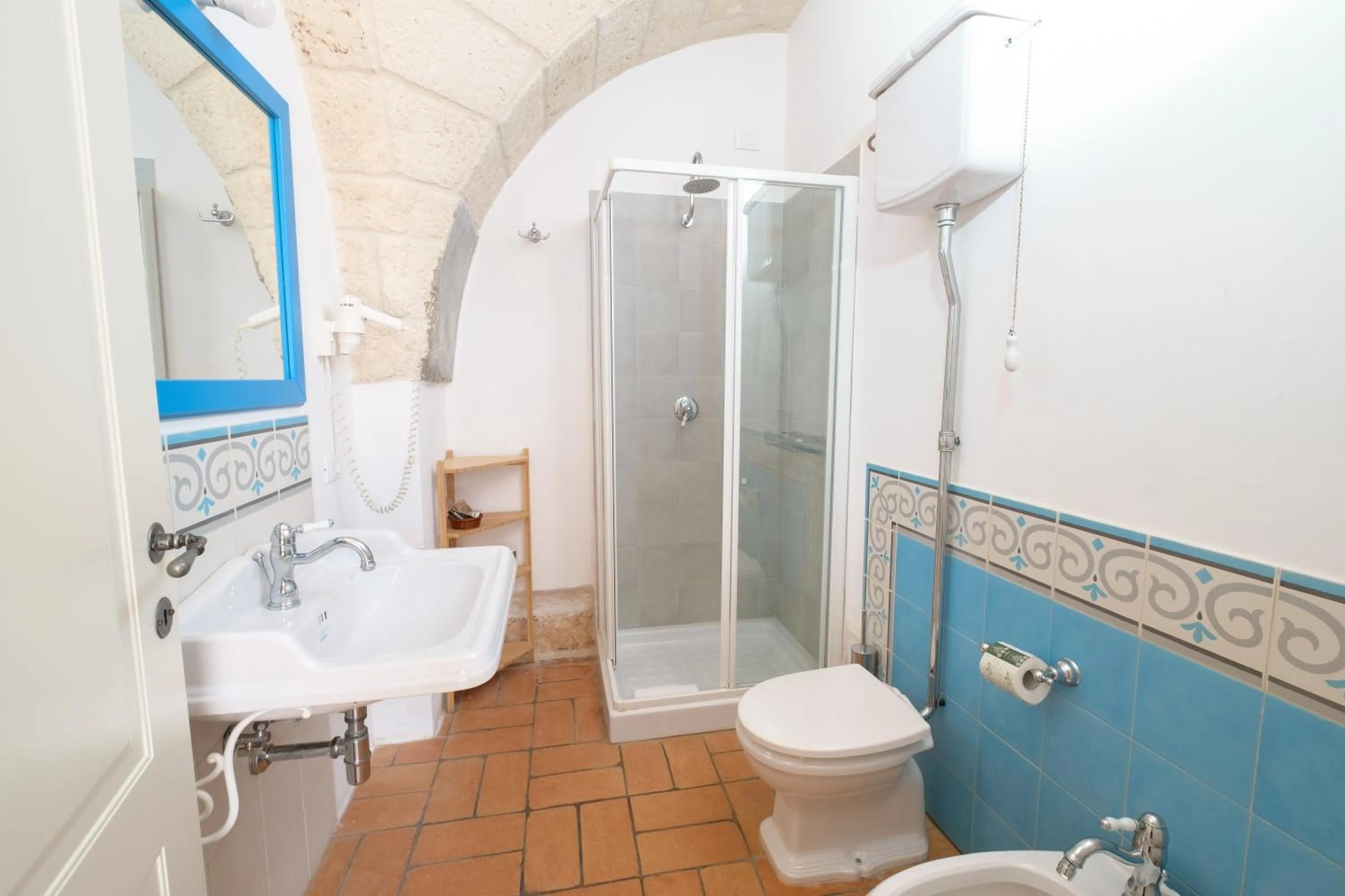 Shower in Masseria Borgo Santuri