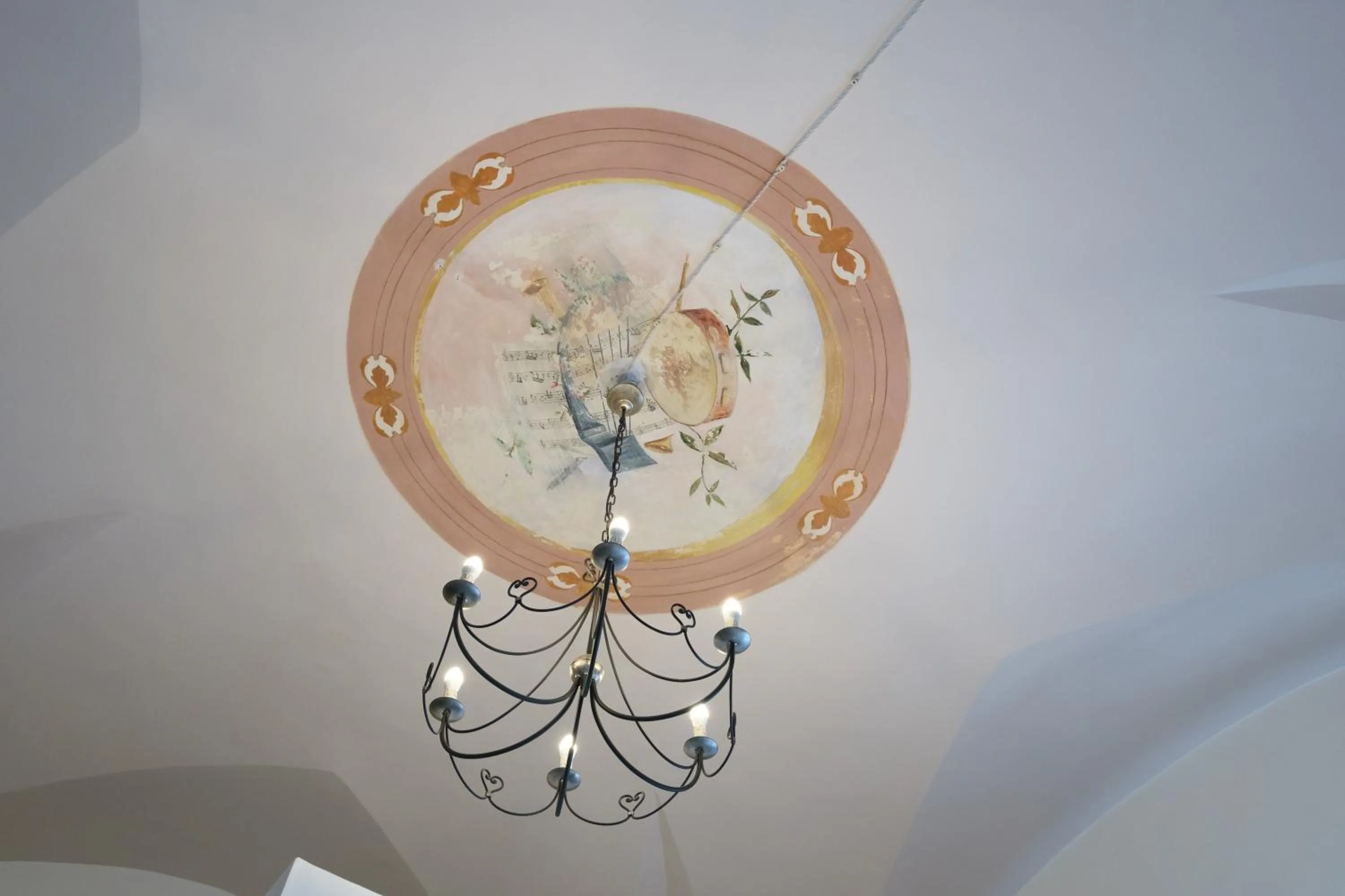 Decorative detail in Masseria Borgo Santuri