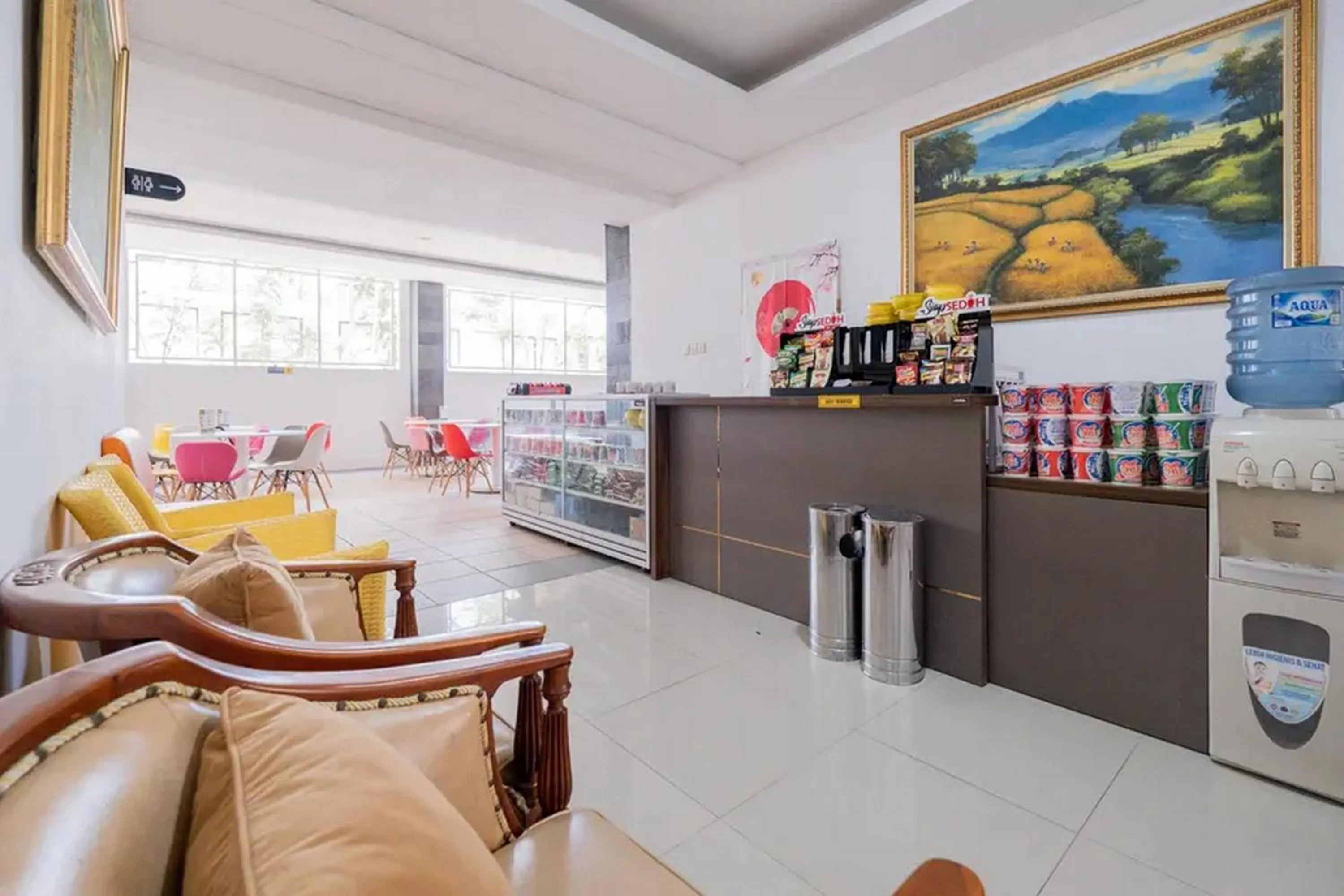 Lobby or reception in RedDoorz near Jawa Timur Park 2