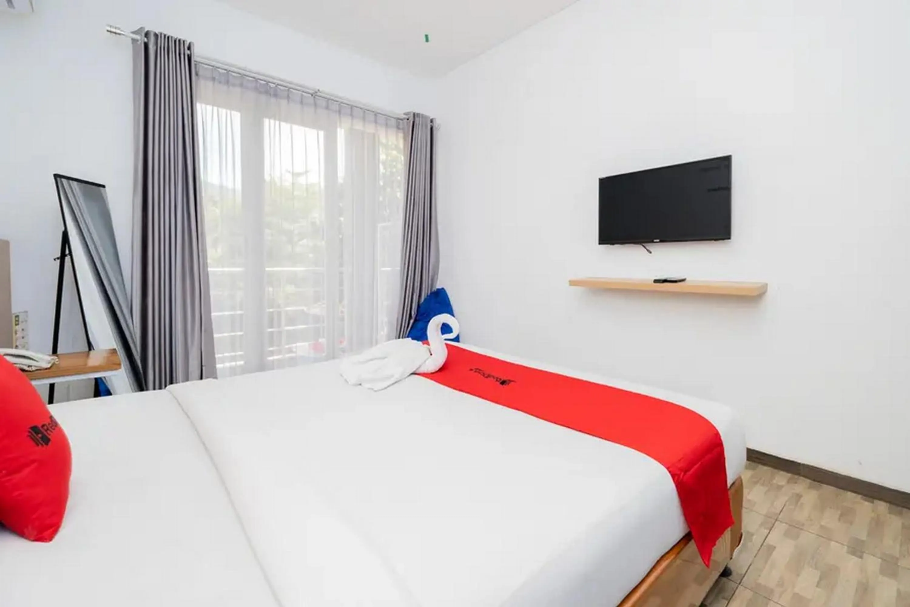 Bed in RedDoorz near Jawa Timur Park 2