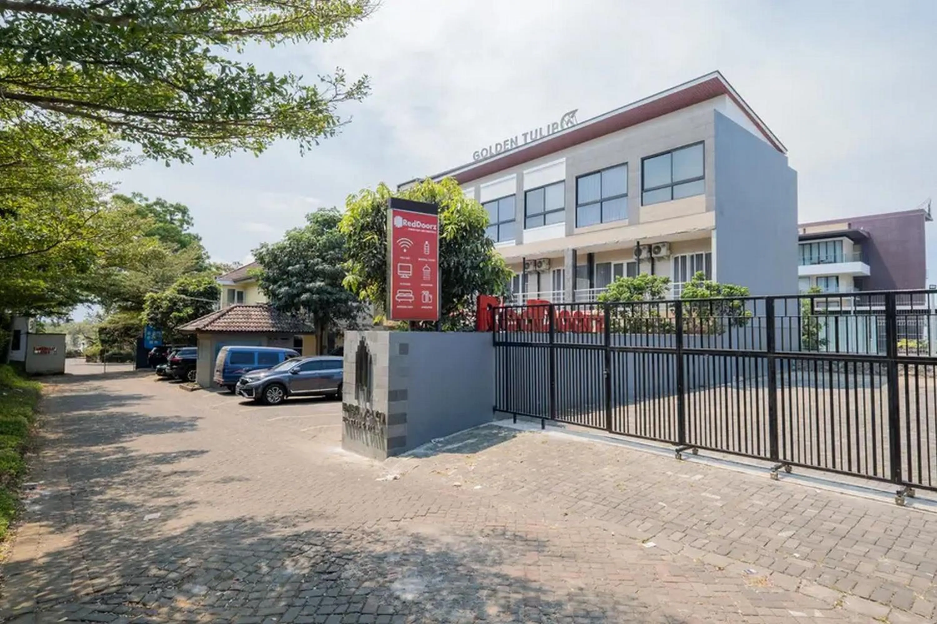 Property building in RedDoorz near Jawa Timur Park 2