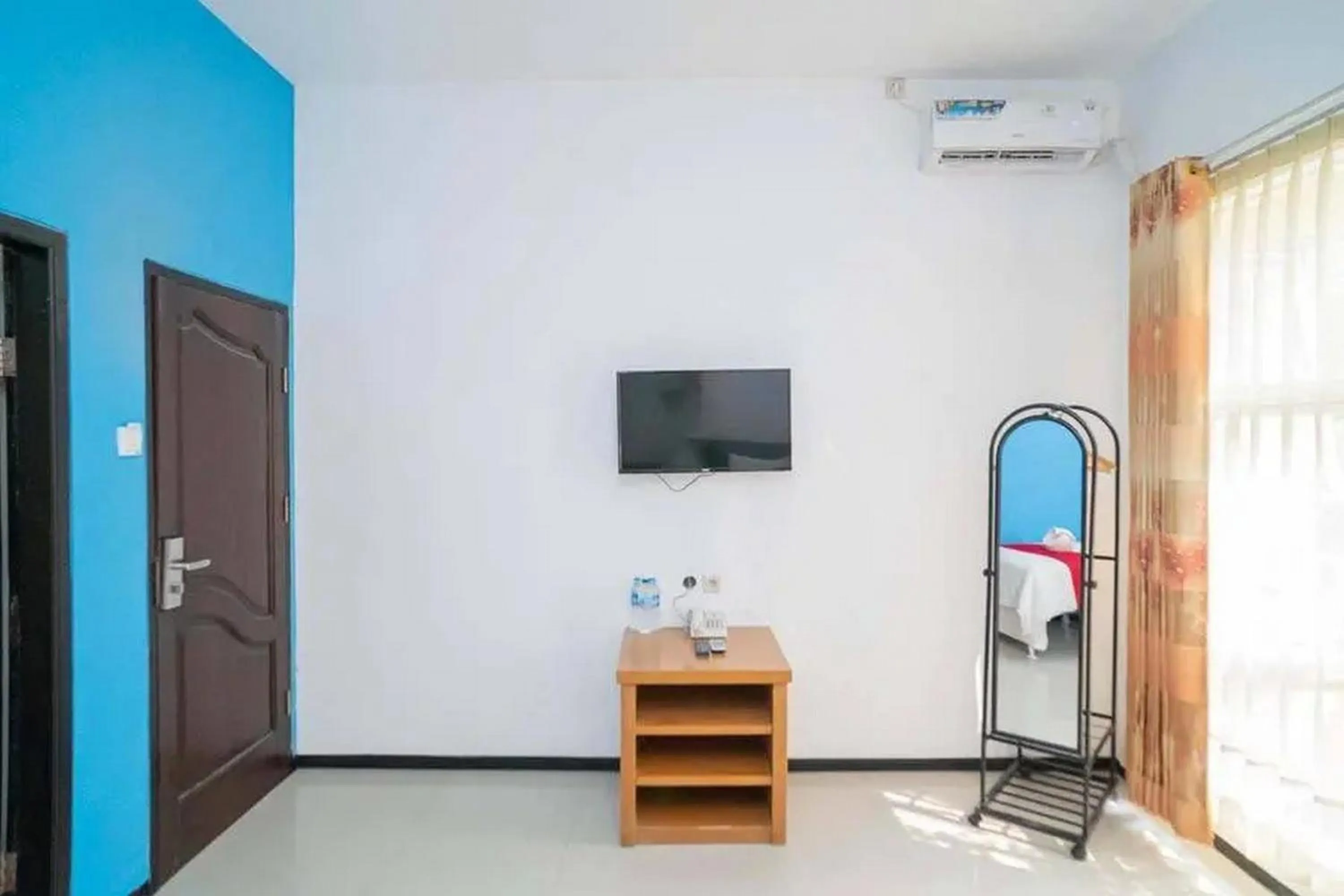 TV and multimedia in RedDoorz near Jawa Timur Park 2