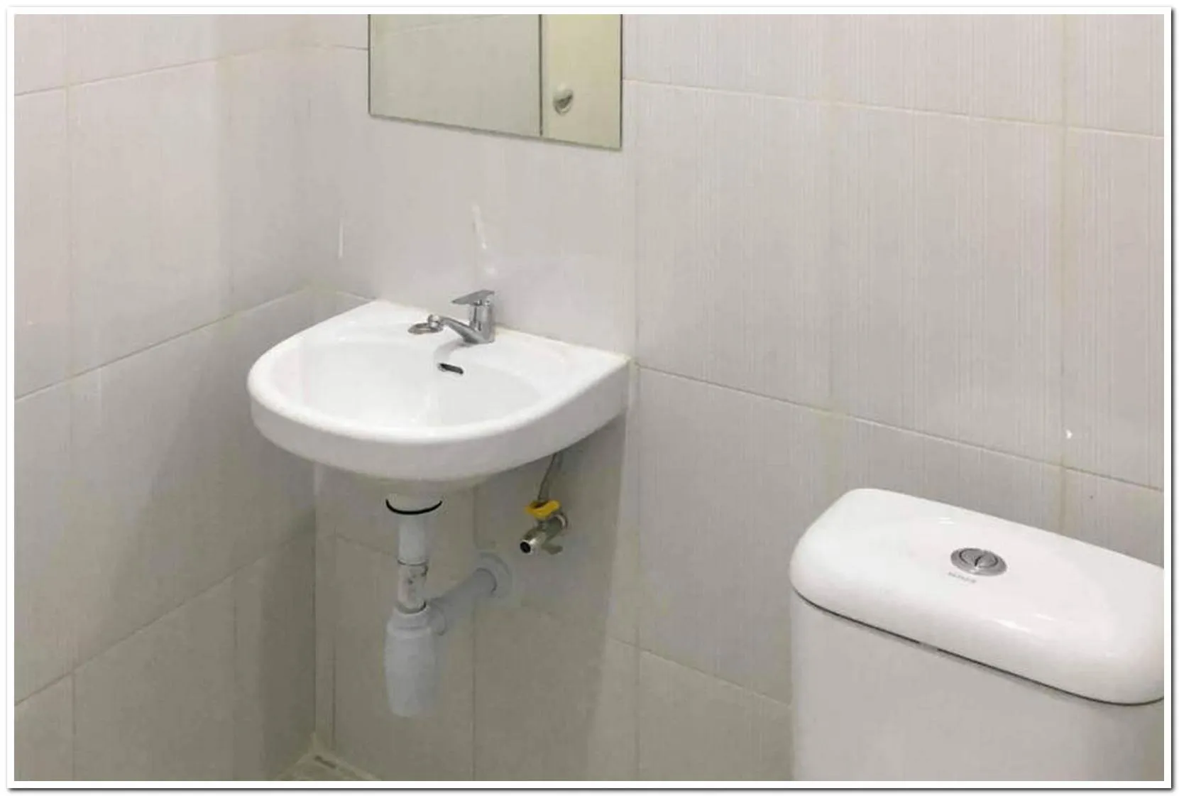 Bathroom in RedDoorz @ Simpang Pos Medan