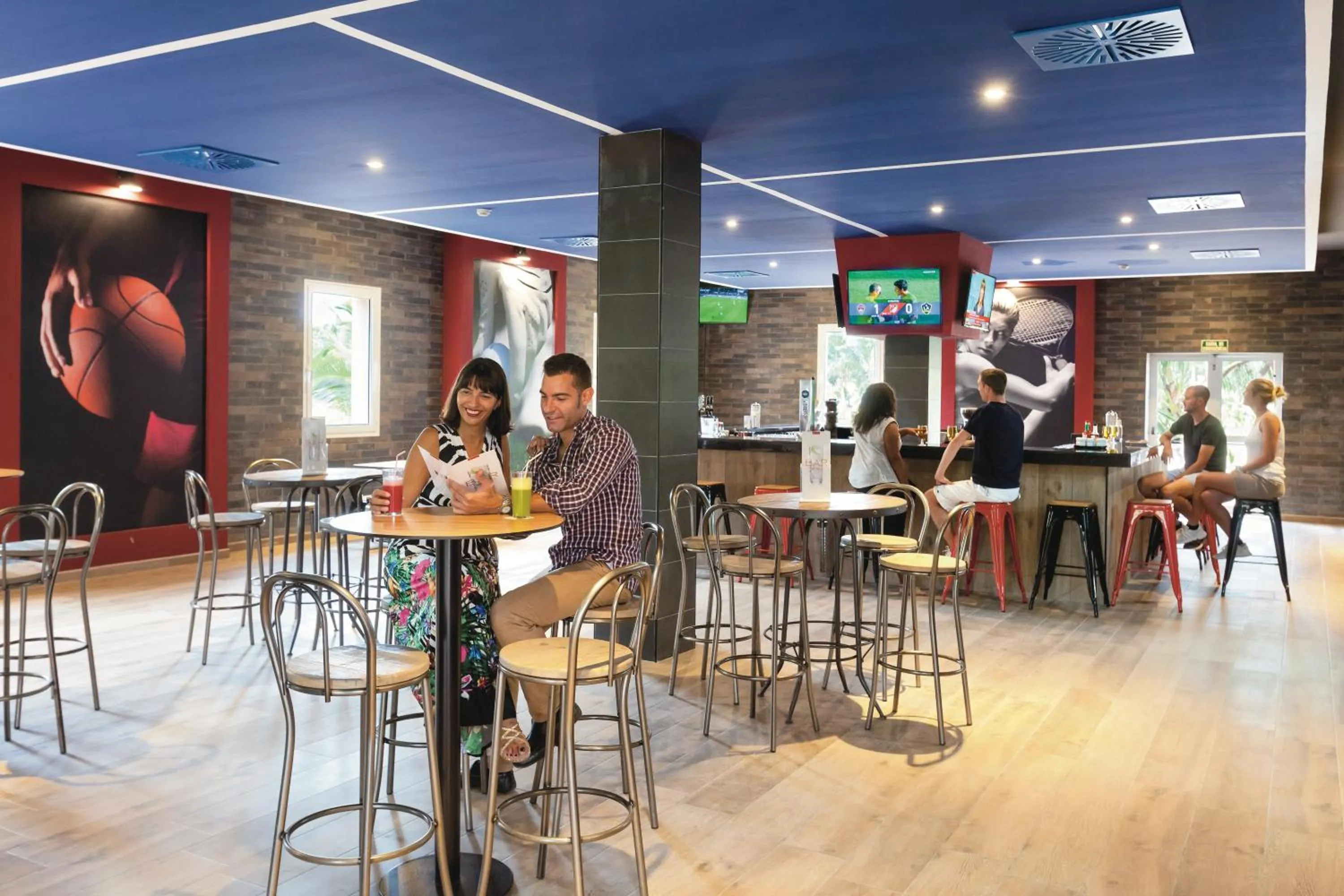 Lounge or bar in Hotel Riu Funana - All Inclusive