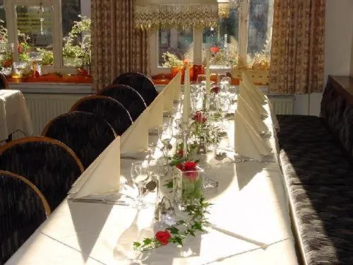 Restaurant/places to eat in Landhotel Adler