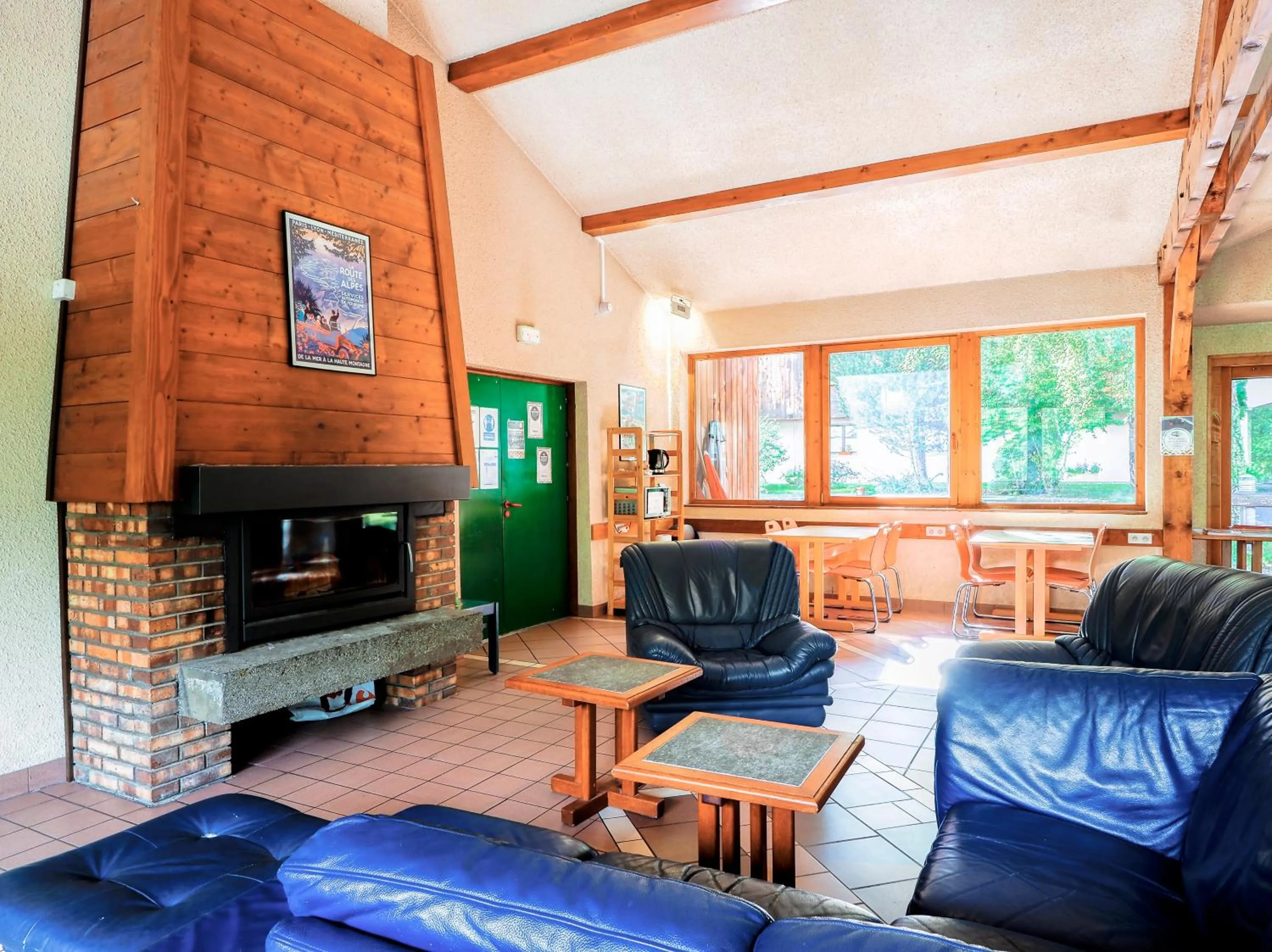 Seating area in Auberge de Jeunesse HI Chamonix