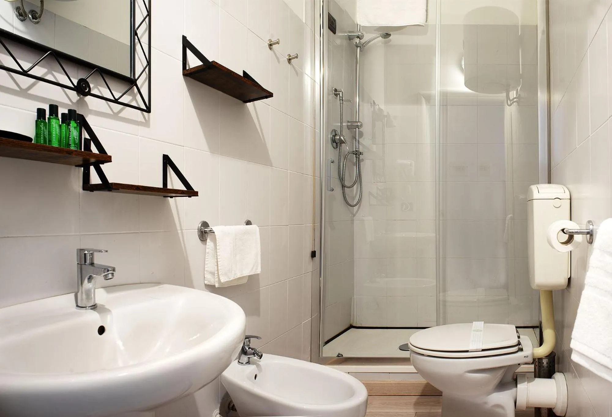 Bathroom in Red and Blues Music Hotel Genova