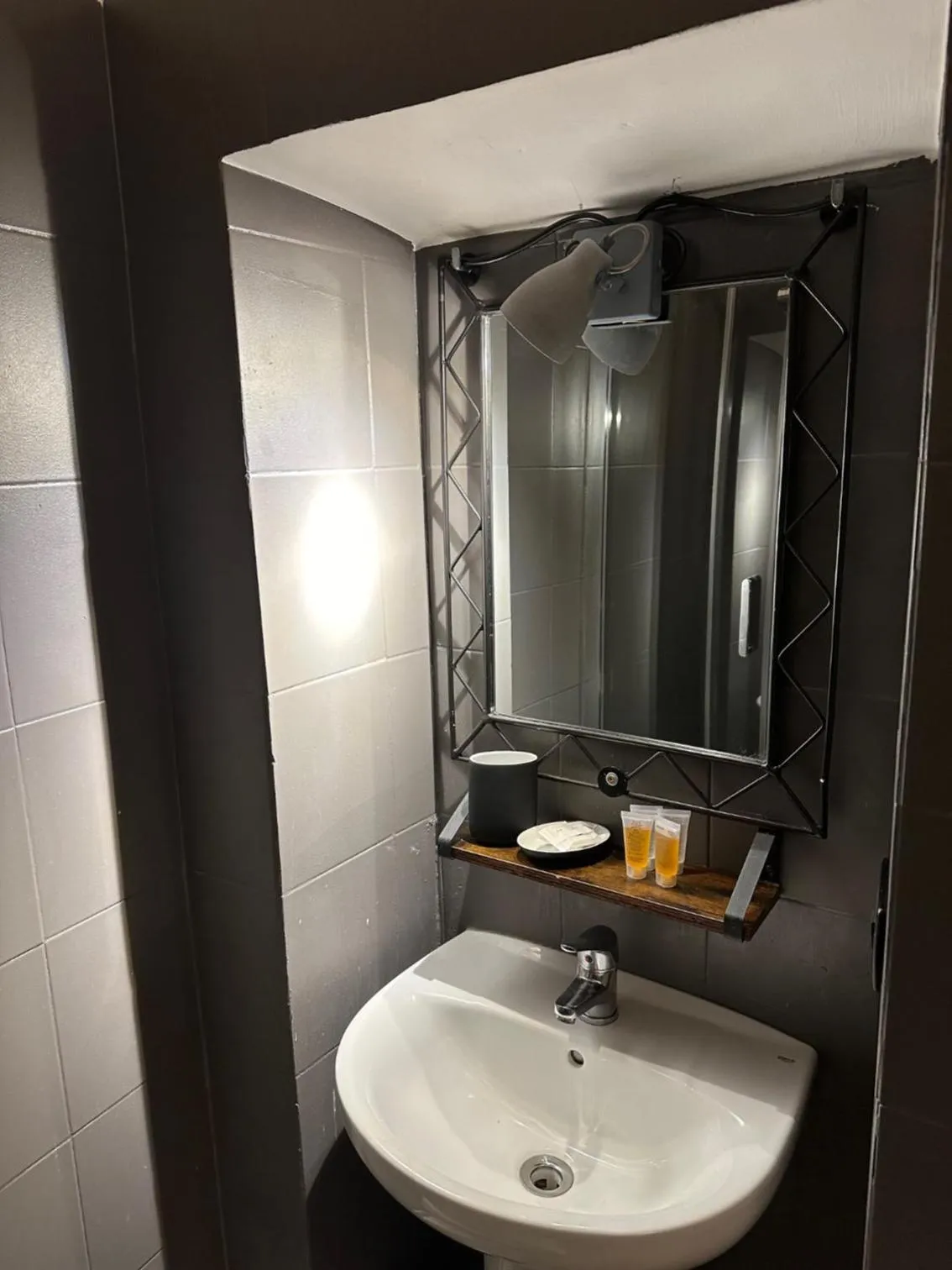 Bathroom in Red and Blues Music Hotel Genova