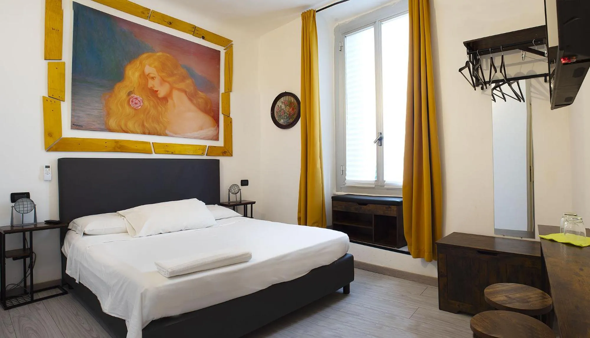 Photo of the whole room, Bed in Red and Blues Music Hotel Genova