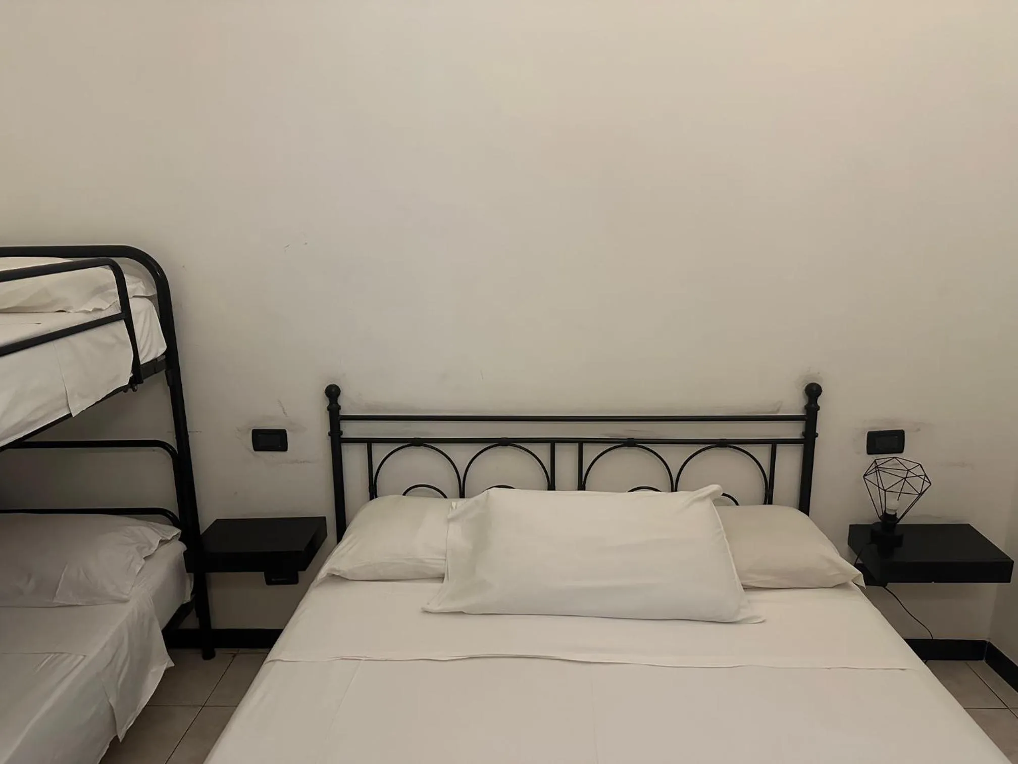 Photo of the whole room, Bed in Red and Blues Music Hotel Genova