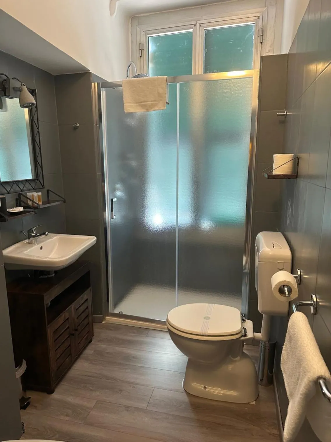 Bathroom in Red and Blues Music Hotel Genova