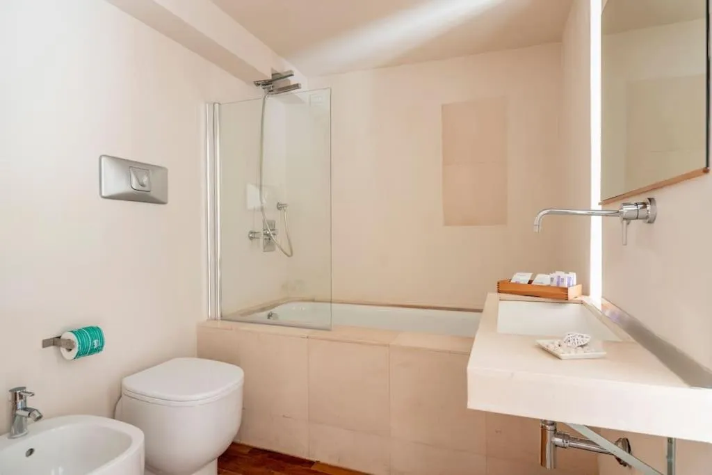 Bathroom in Micalò Art Rooms