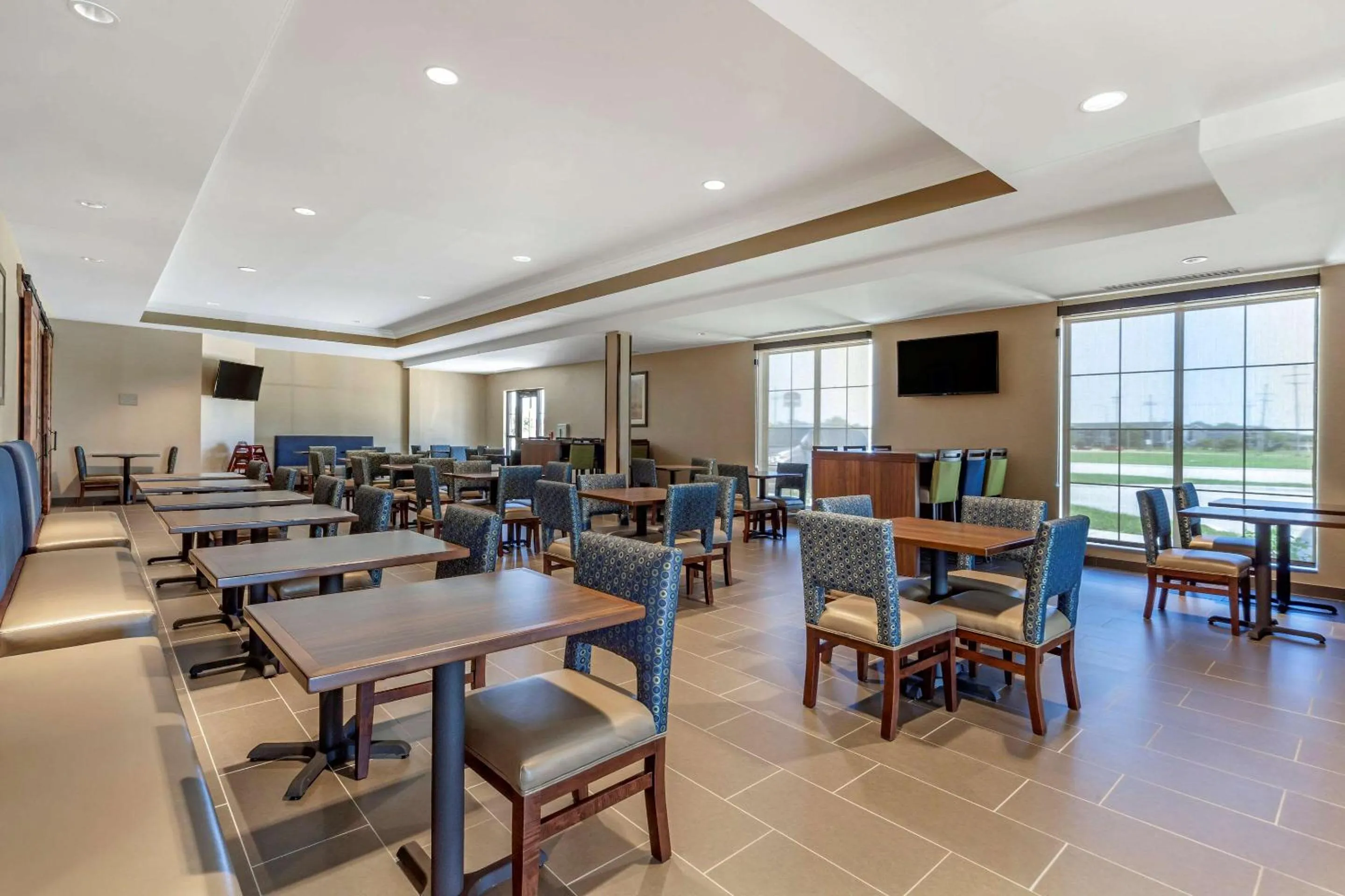 Restaurant/places to eat in Comfort Suites Grand Island South