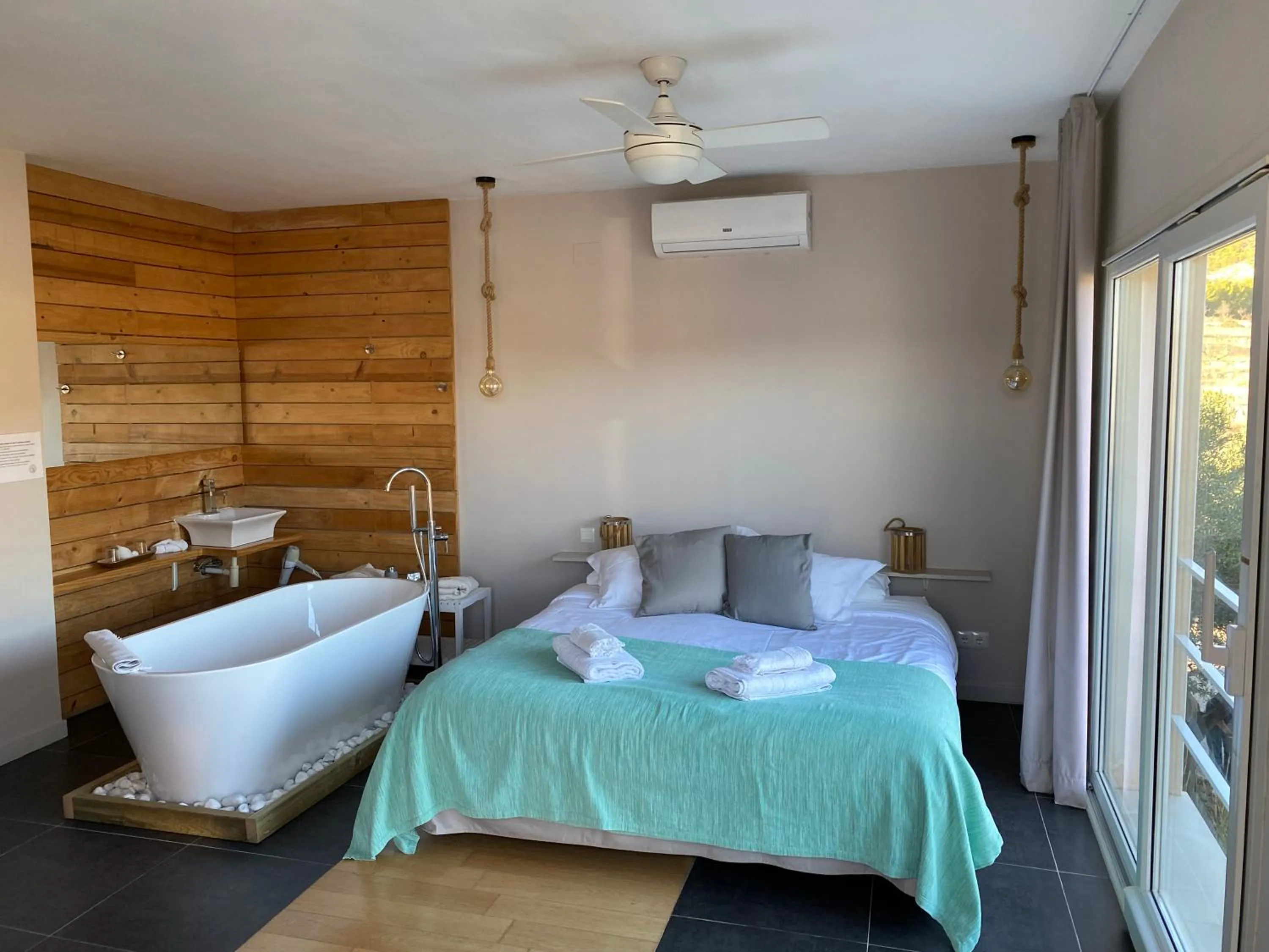 Balcony/Terrace, Bed in El Pao Spa