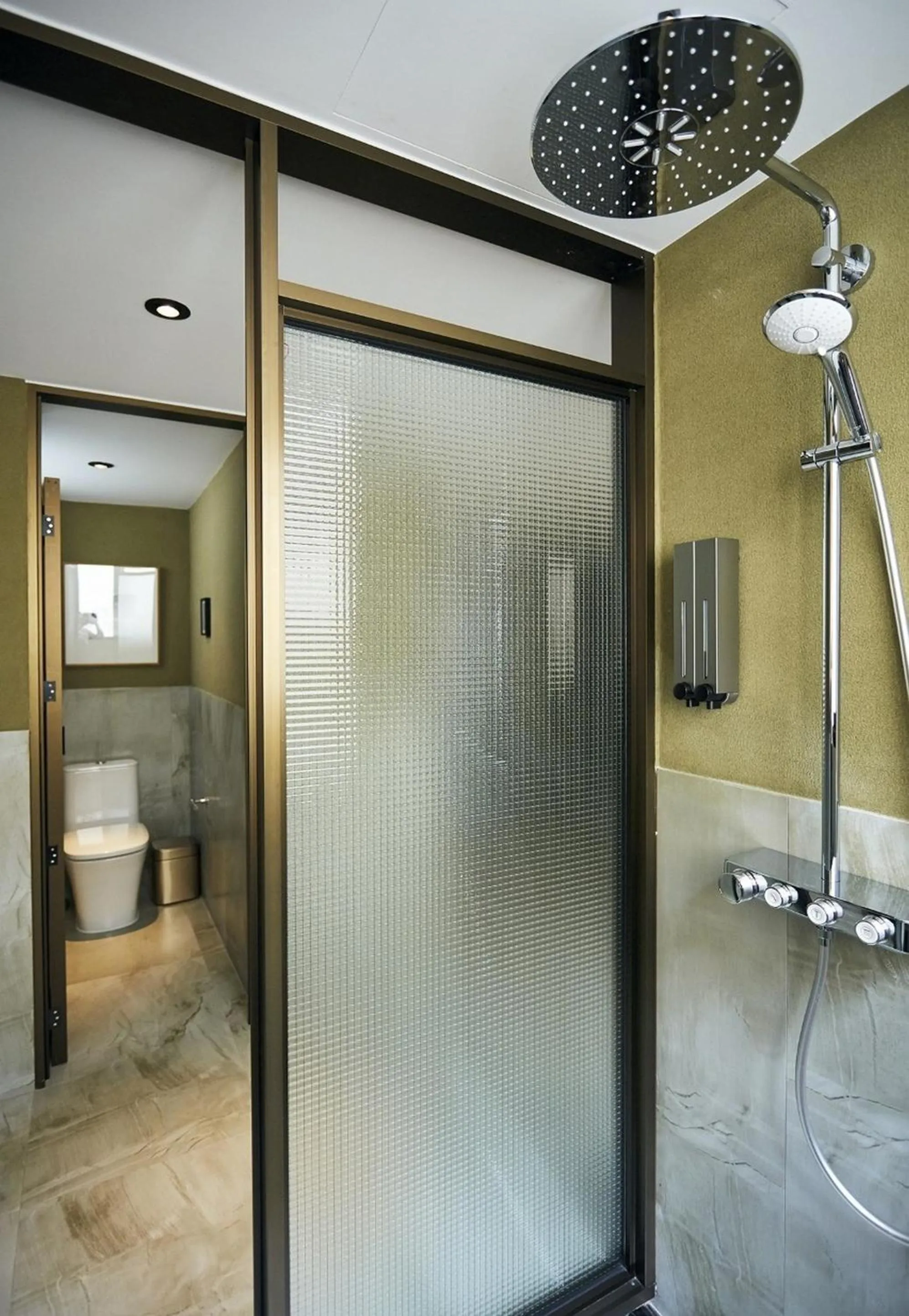 Shower in B House 49 Bangkok